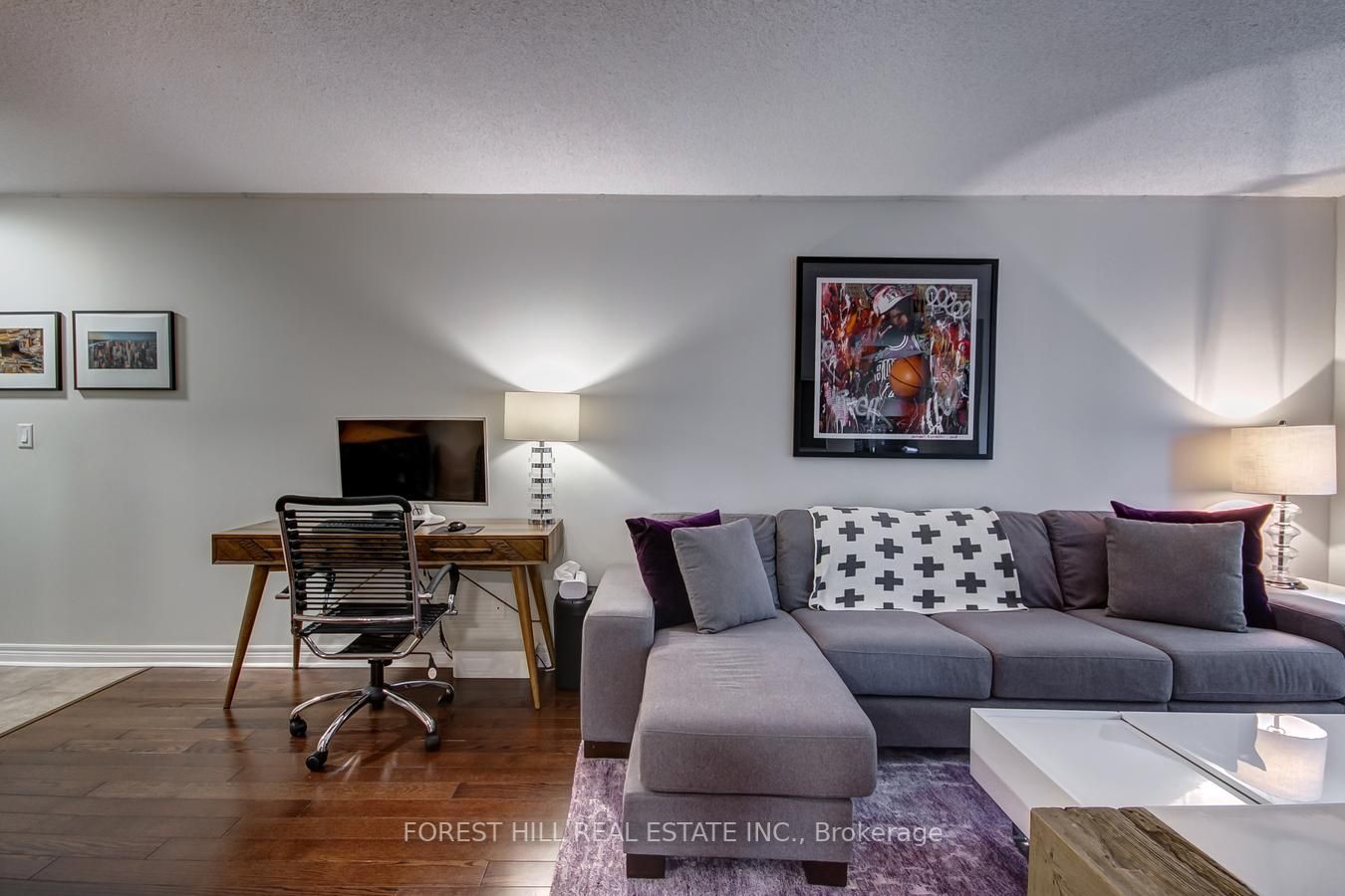 212 Eglinton Ave E, #612