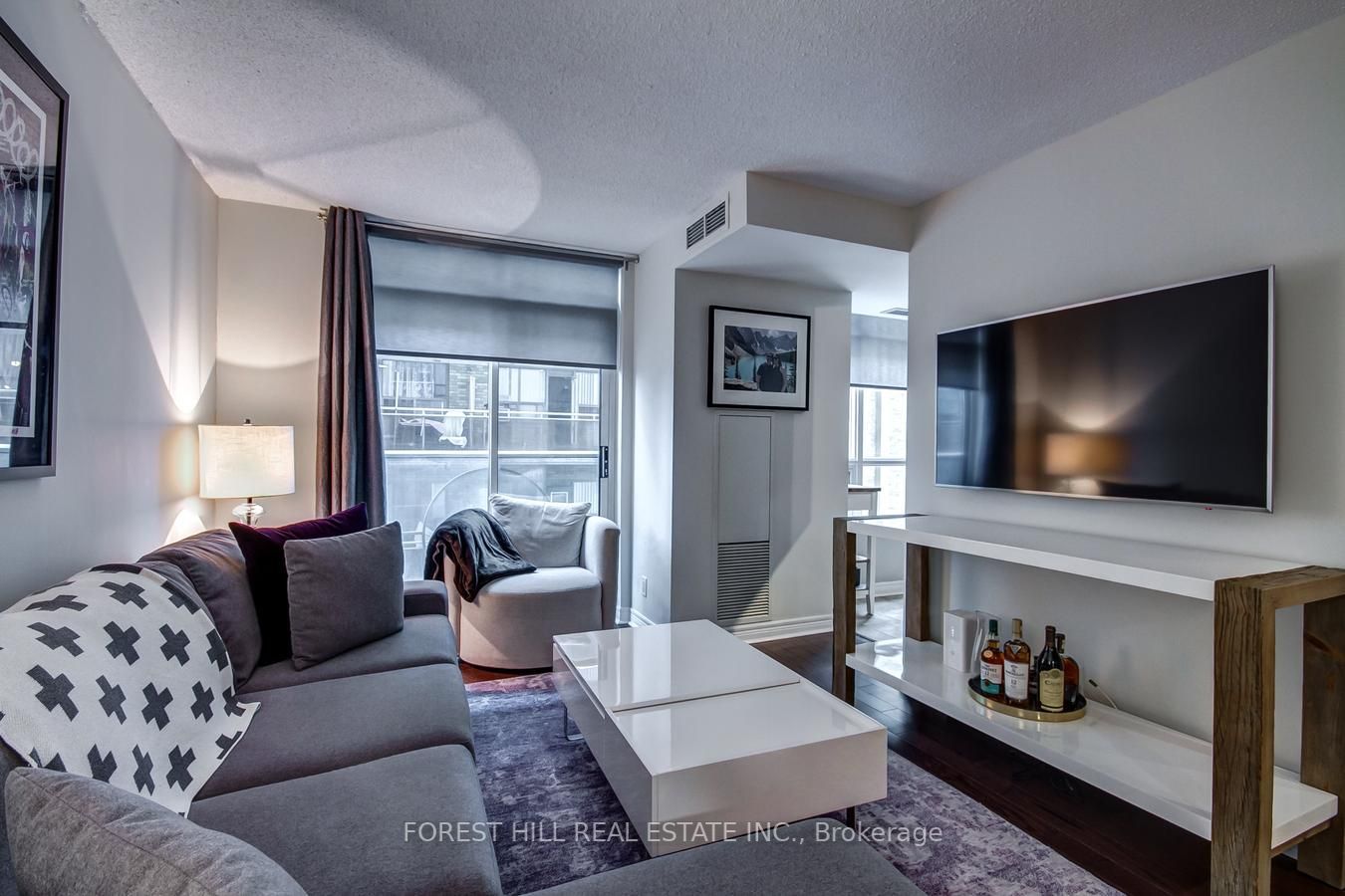 212 Eglinton Ave E, #612