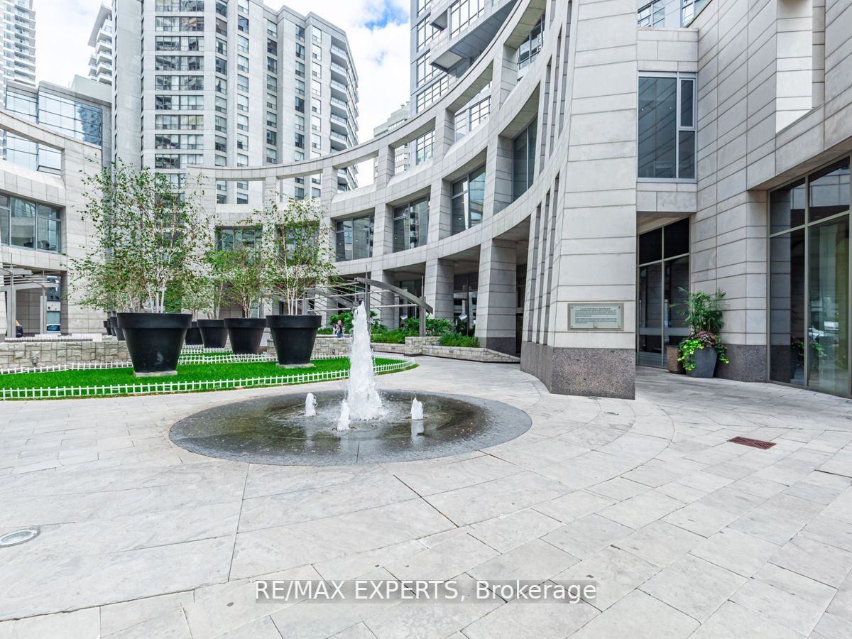 2181 Yonge St, #2212
