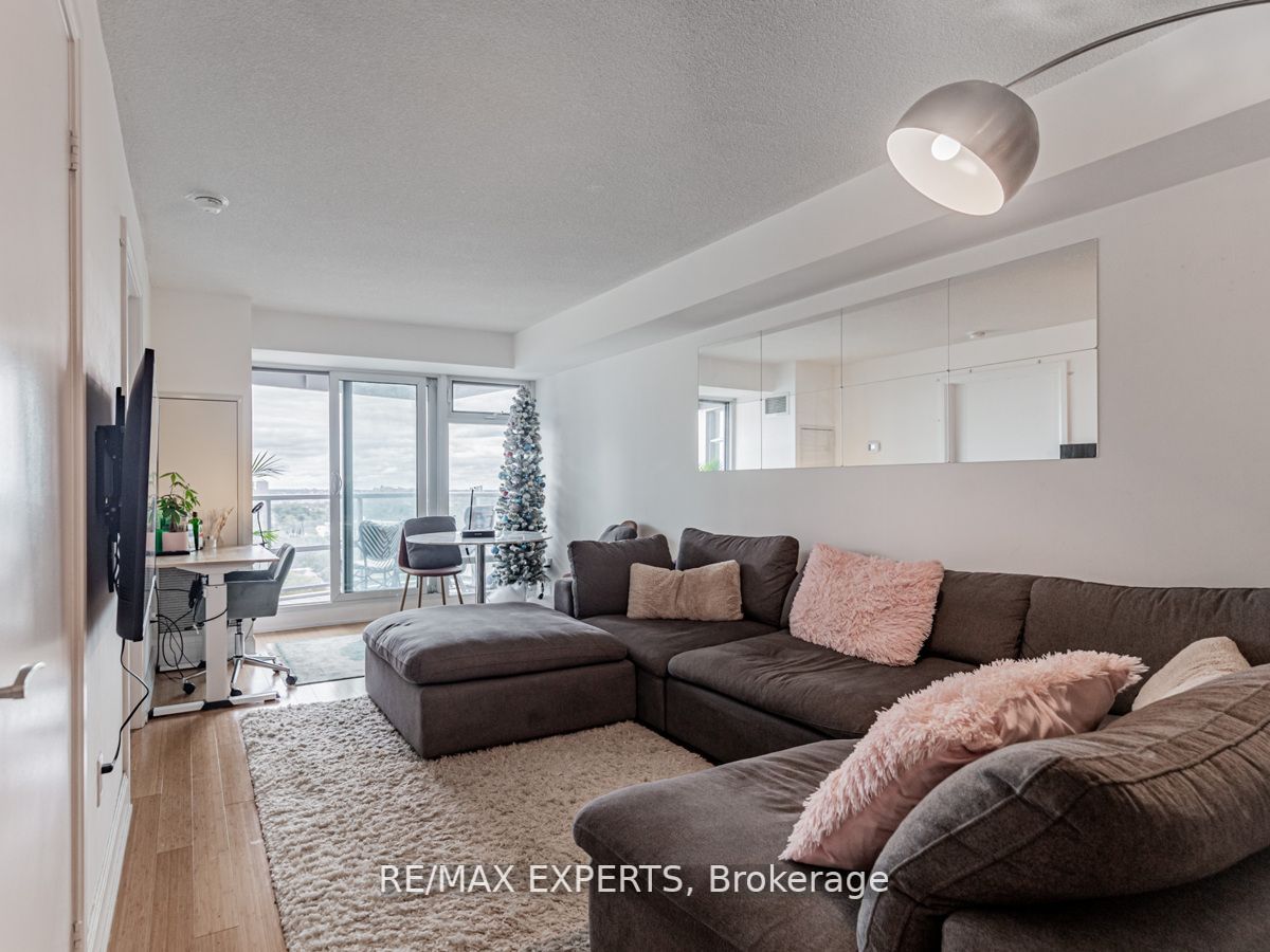 2181 Yonge St, #2212