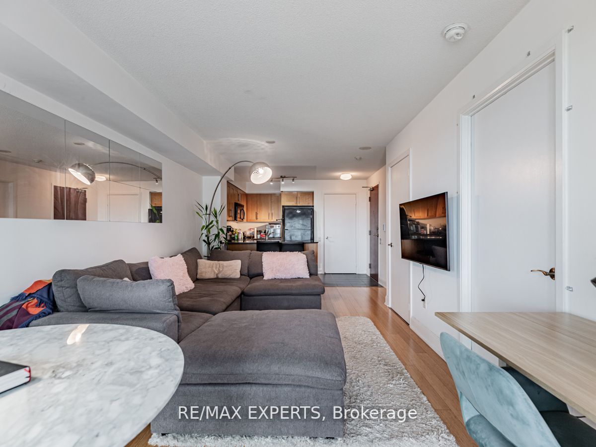 2181 Yonge St, #2212