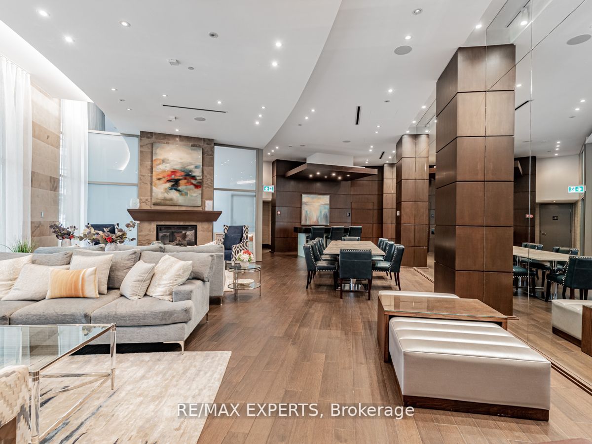 2181 Yonge St, #2212