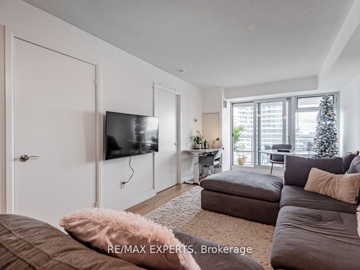 2181 Yonge St, #2212