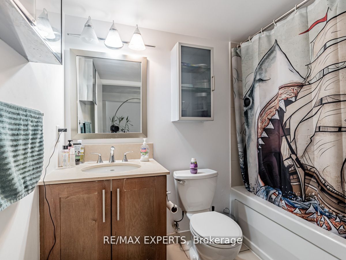 2181 Yonge St, #2212