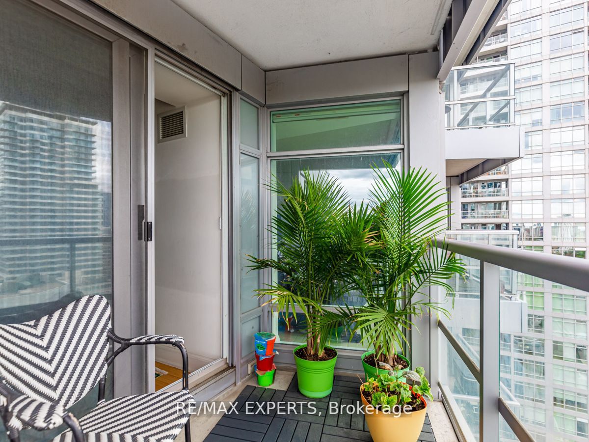 2181 Yonge St, #2212
