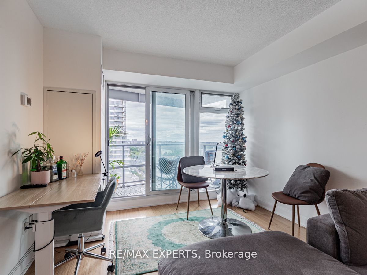 2181 Yonge St, #2212