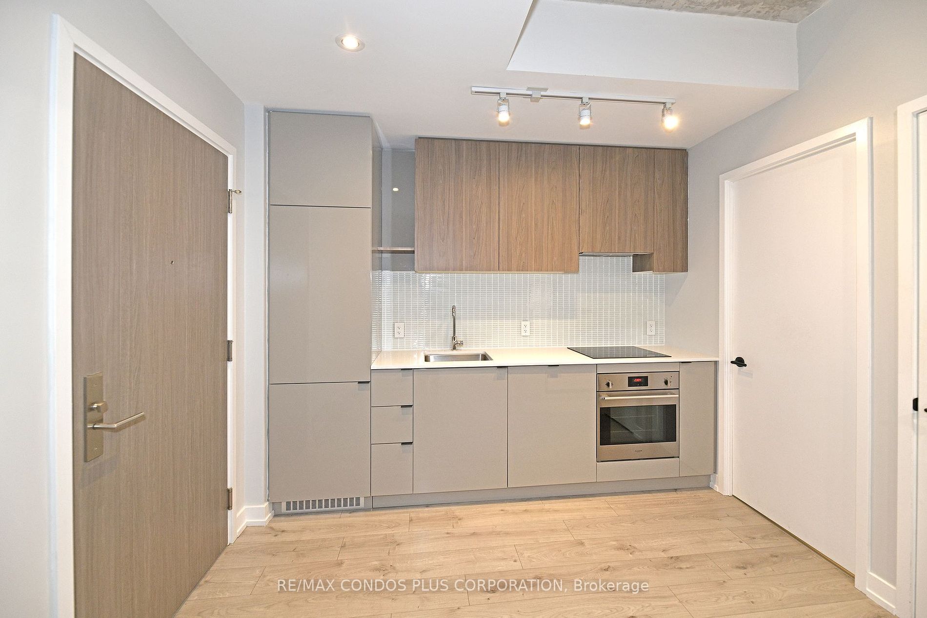 161 Roehampton Ave, #233