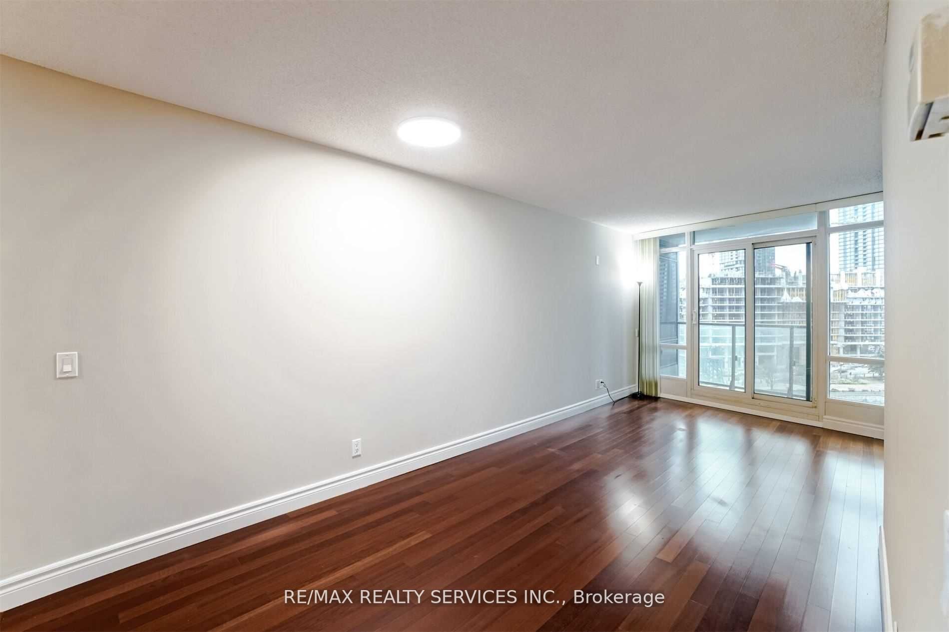 361 Front St W, #1008