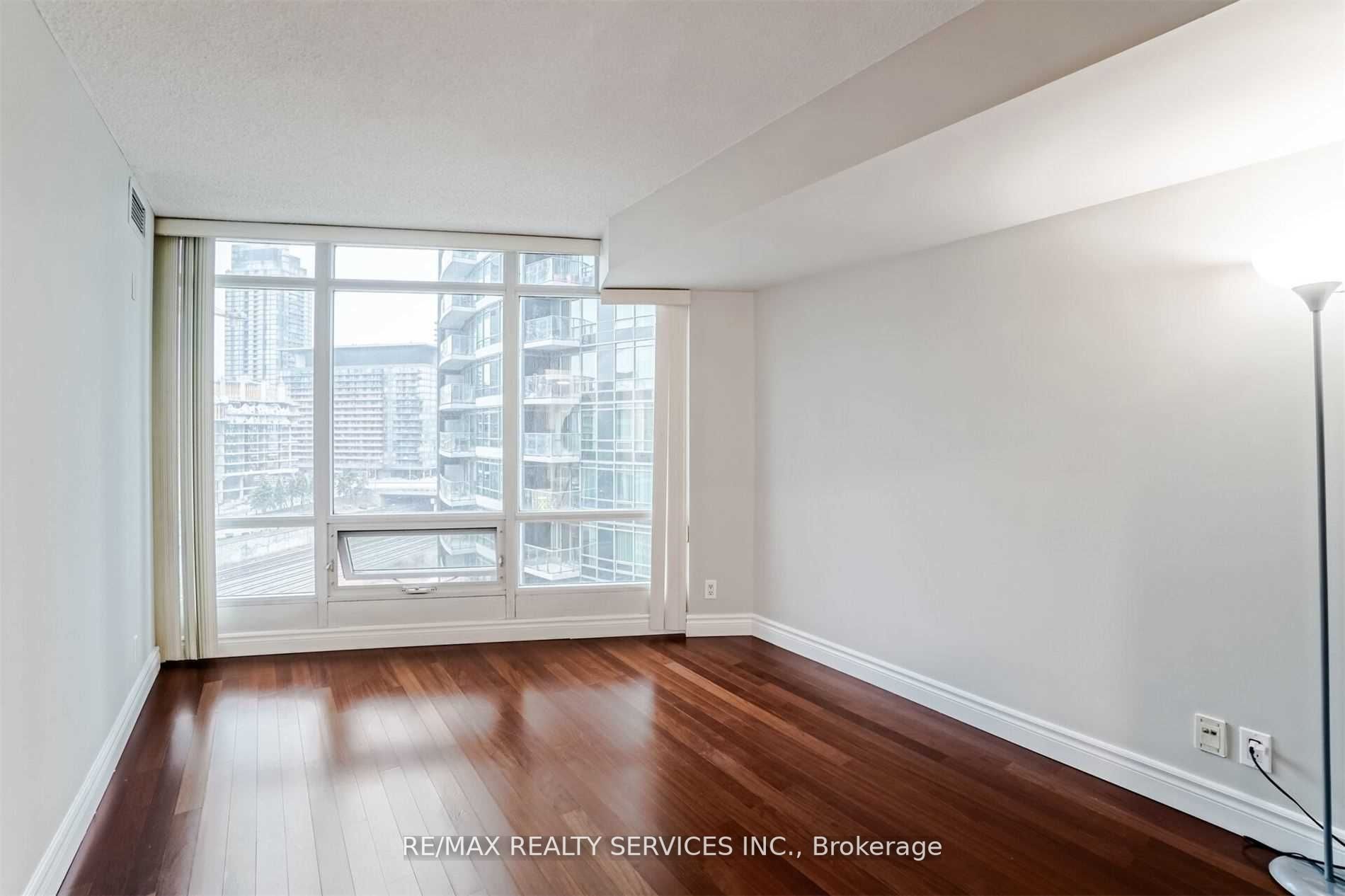 361 Front St W, #1008