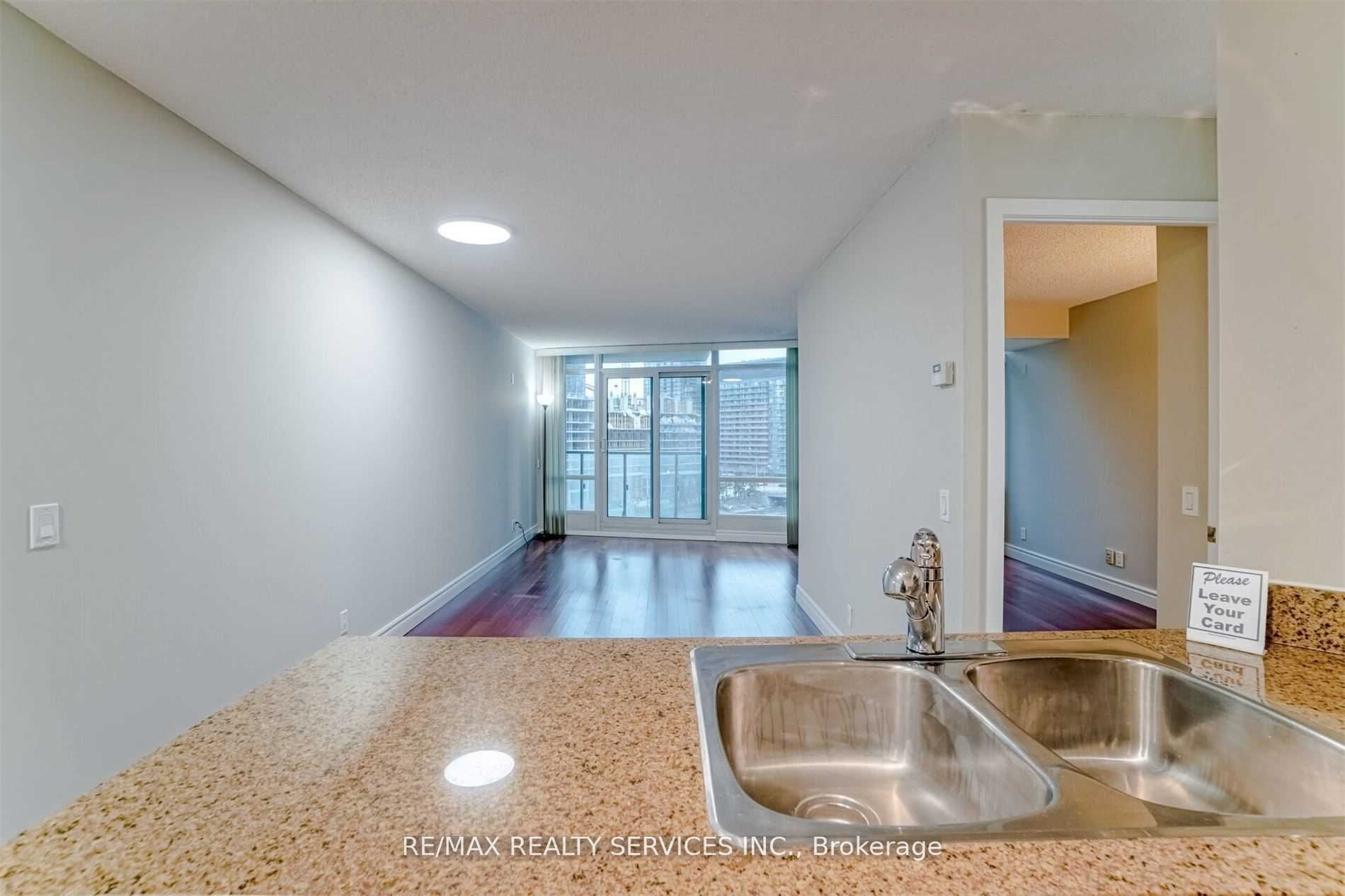361 Front St W, #1008