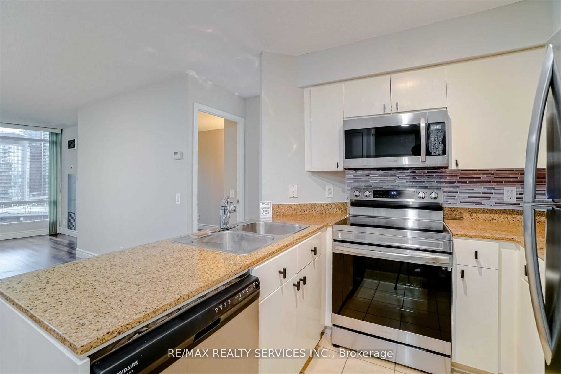 361 Front St W, #1008
