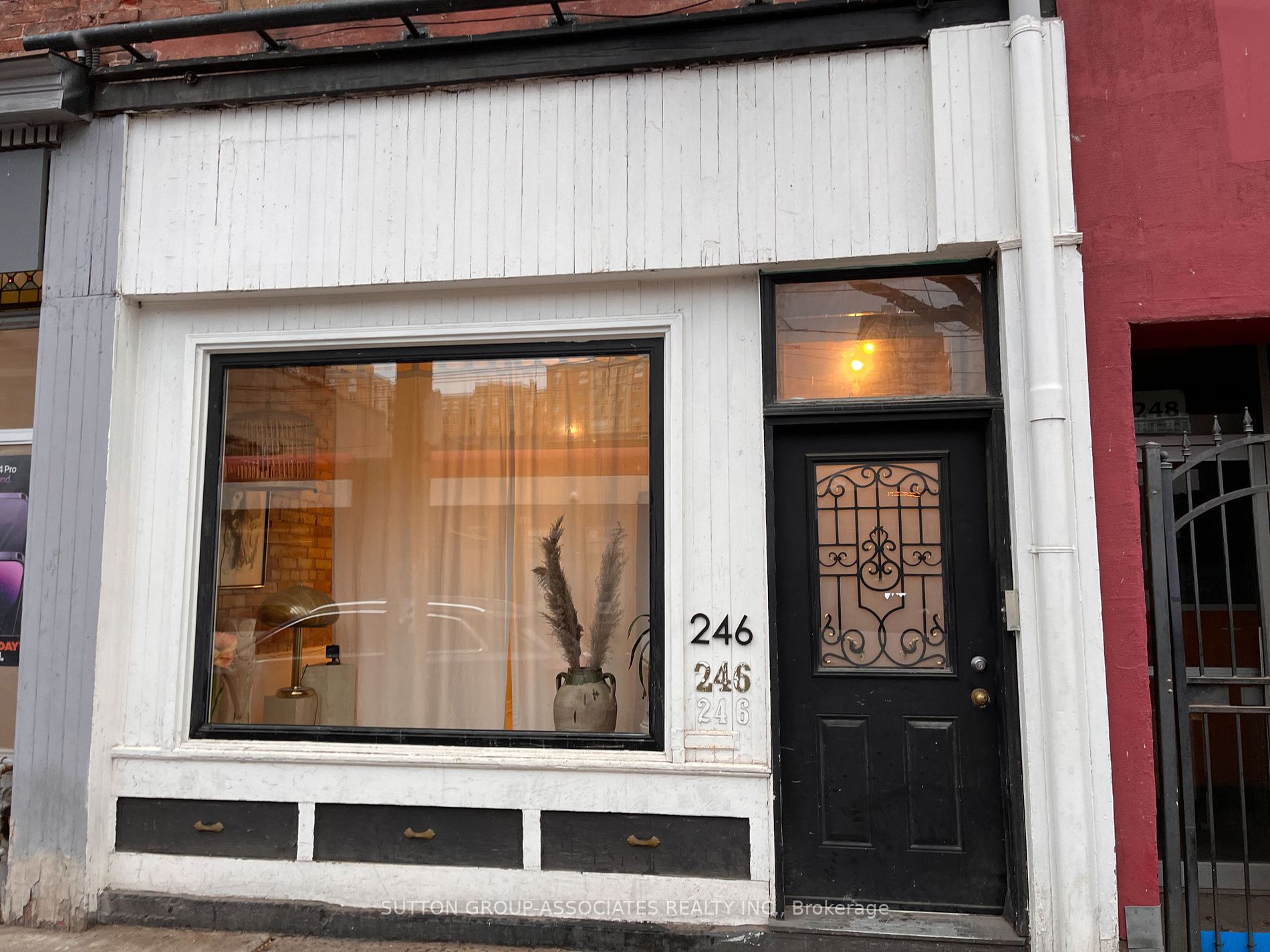 246 Queen St E, #Main