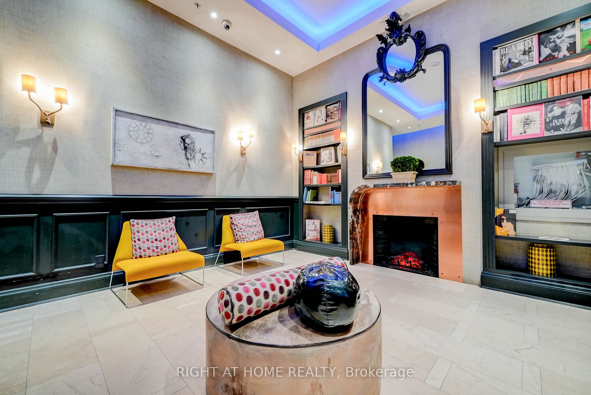 375 King St W, #3007