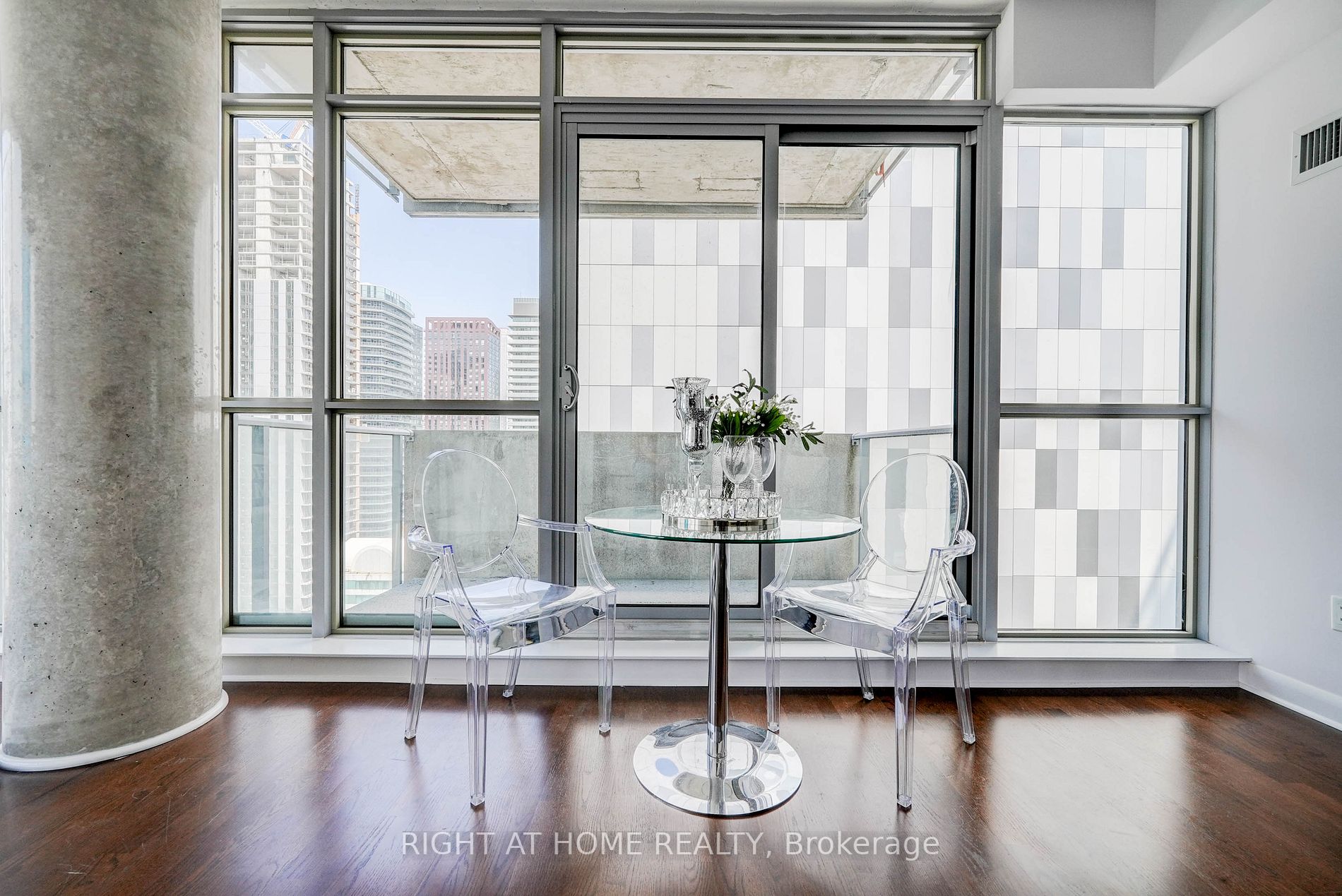 375 King St W, #3007