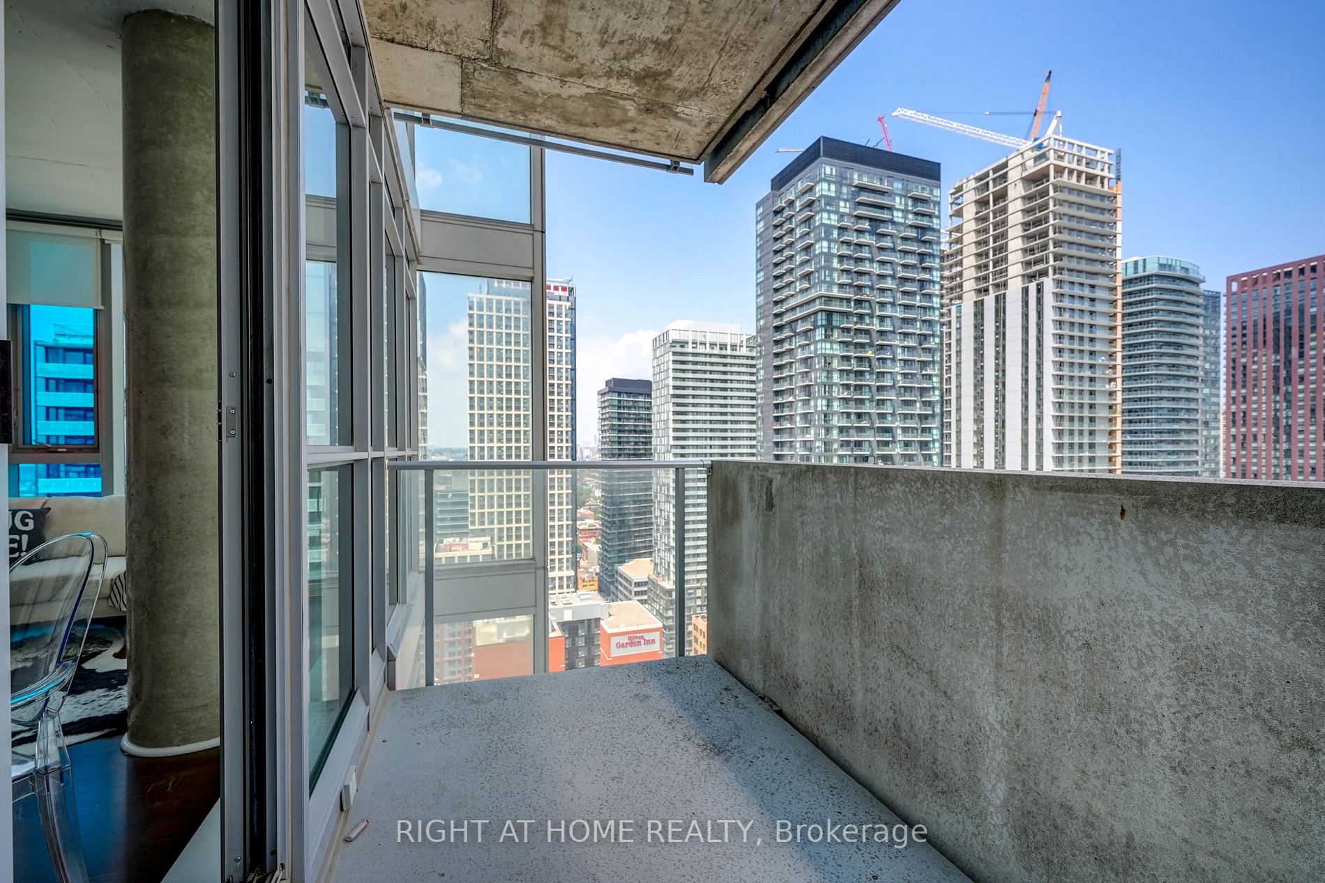 375 King St W, #3007