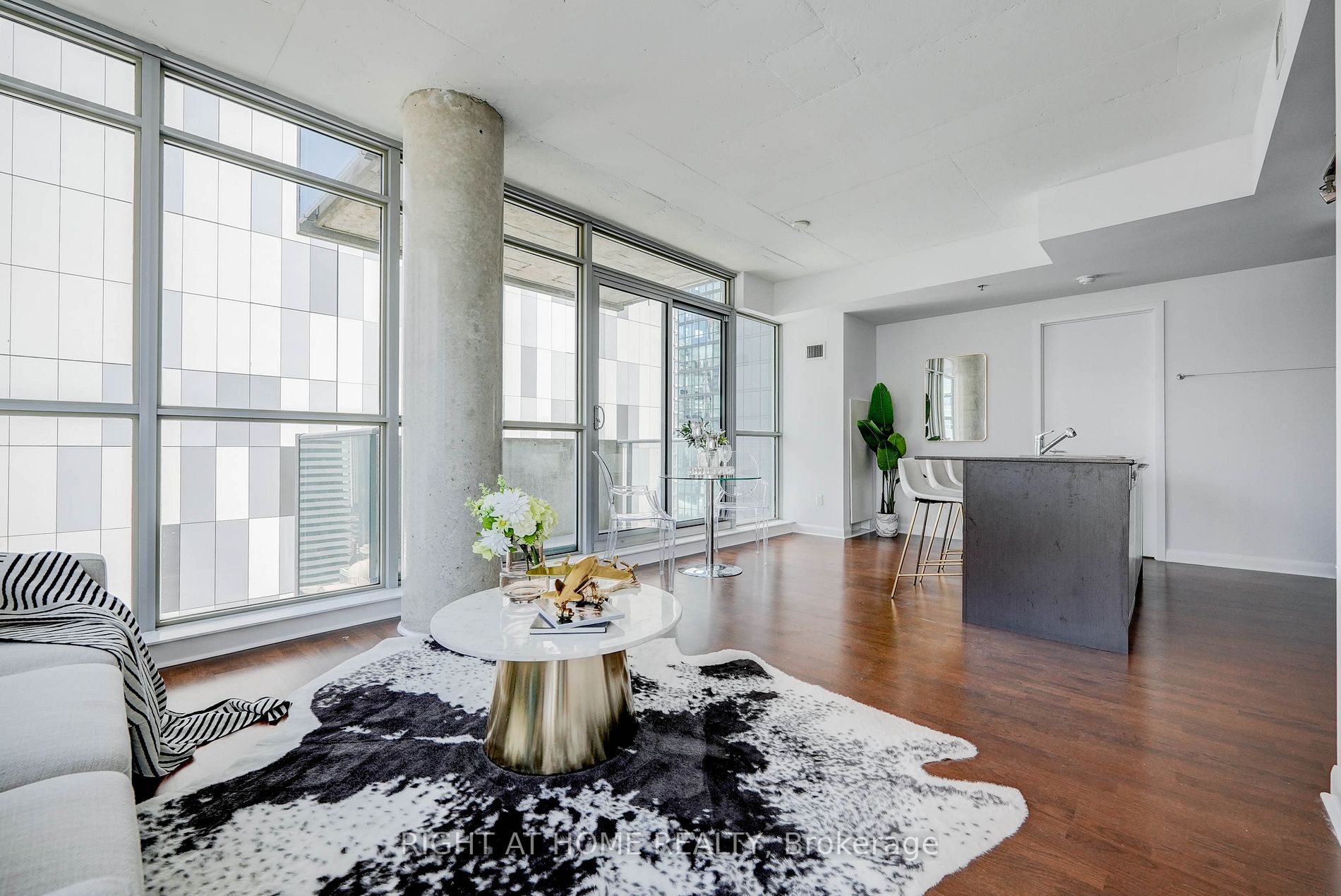 375 King St W, #3007