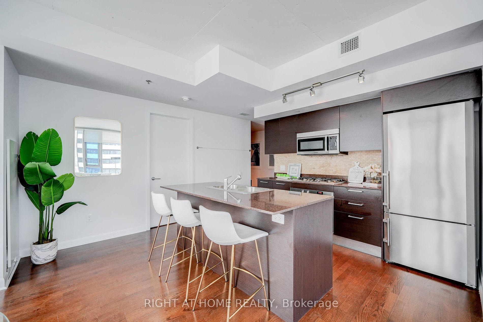 375 King St W, #3007