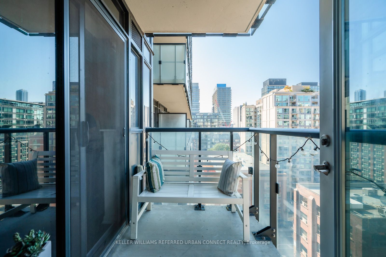 400 Adelaide St E, #1511