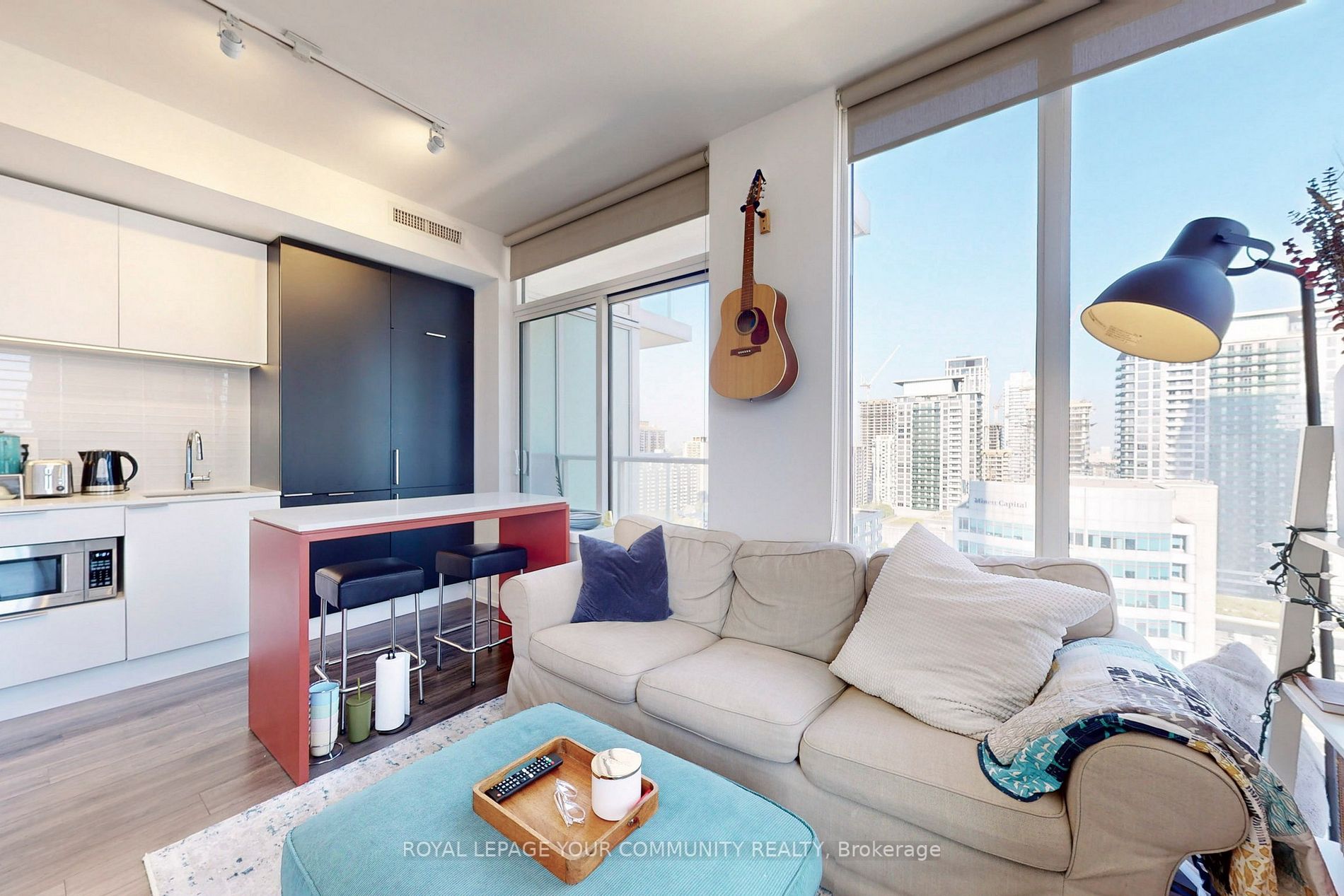 33 Helendale Ave, #1406