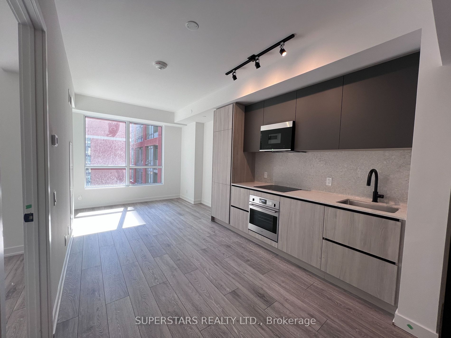 108 Peter Street, #1110