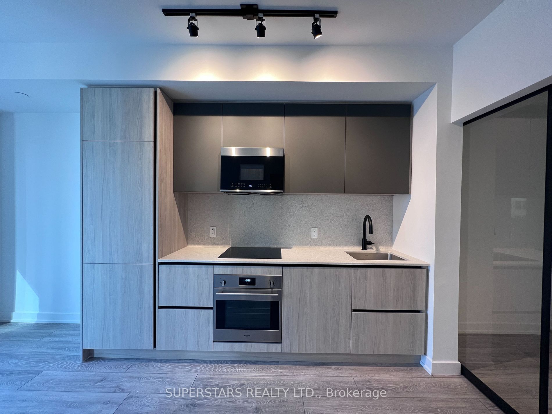 108 Peter Street, #1110