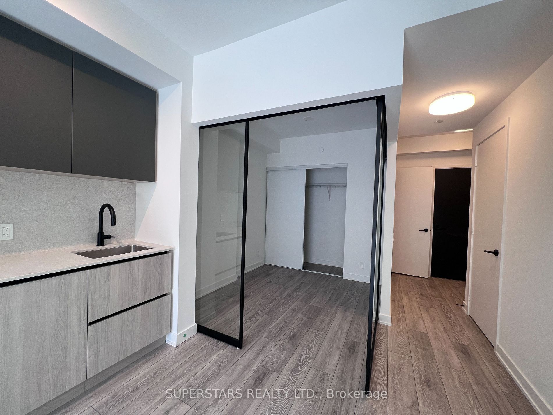 108 Peter Street, #1110