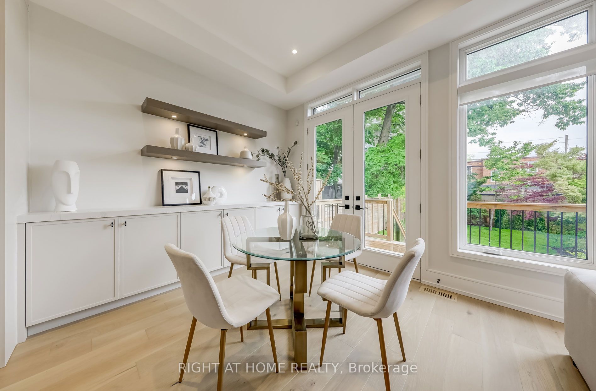 102 Parklea Dr