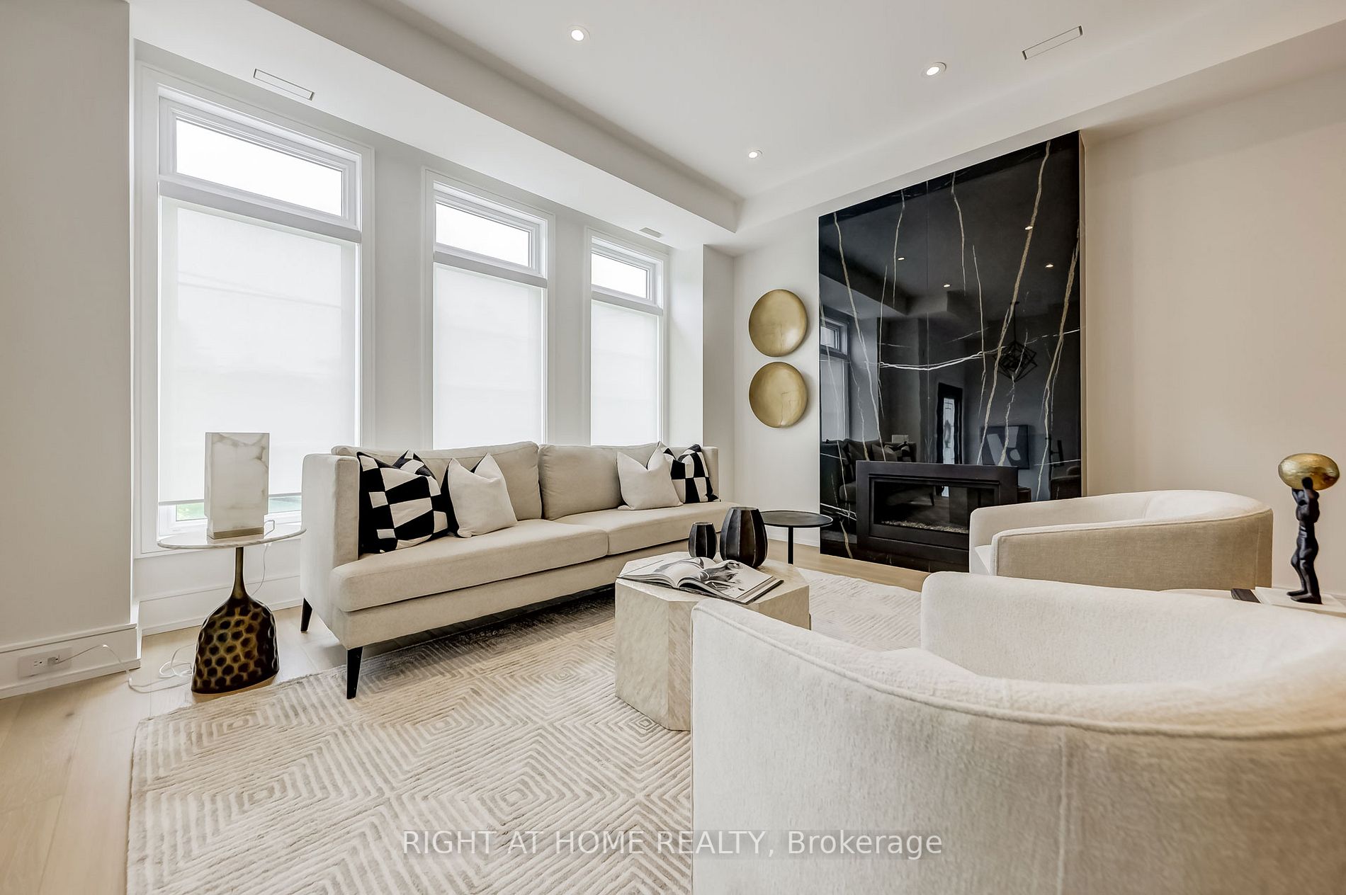 102 Parklea Dr