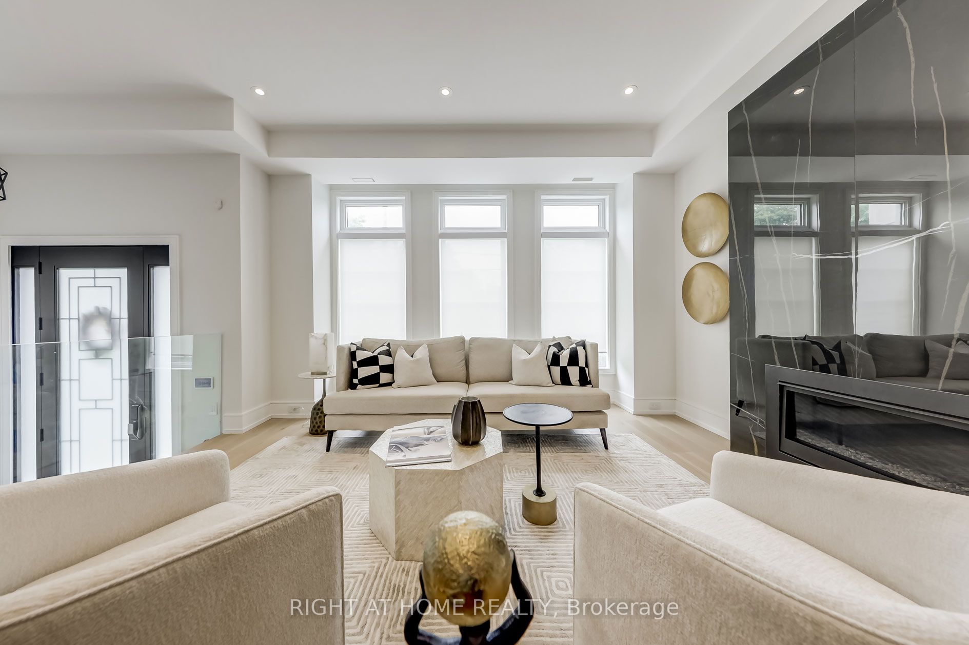 102 Parklea Dr