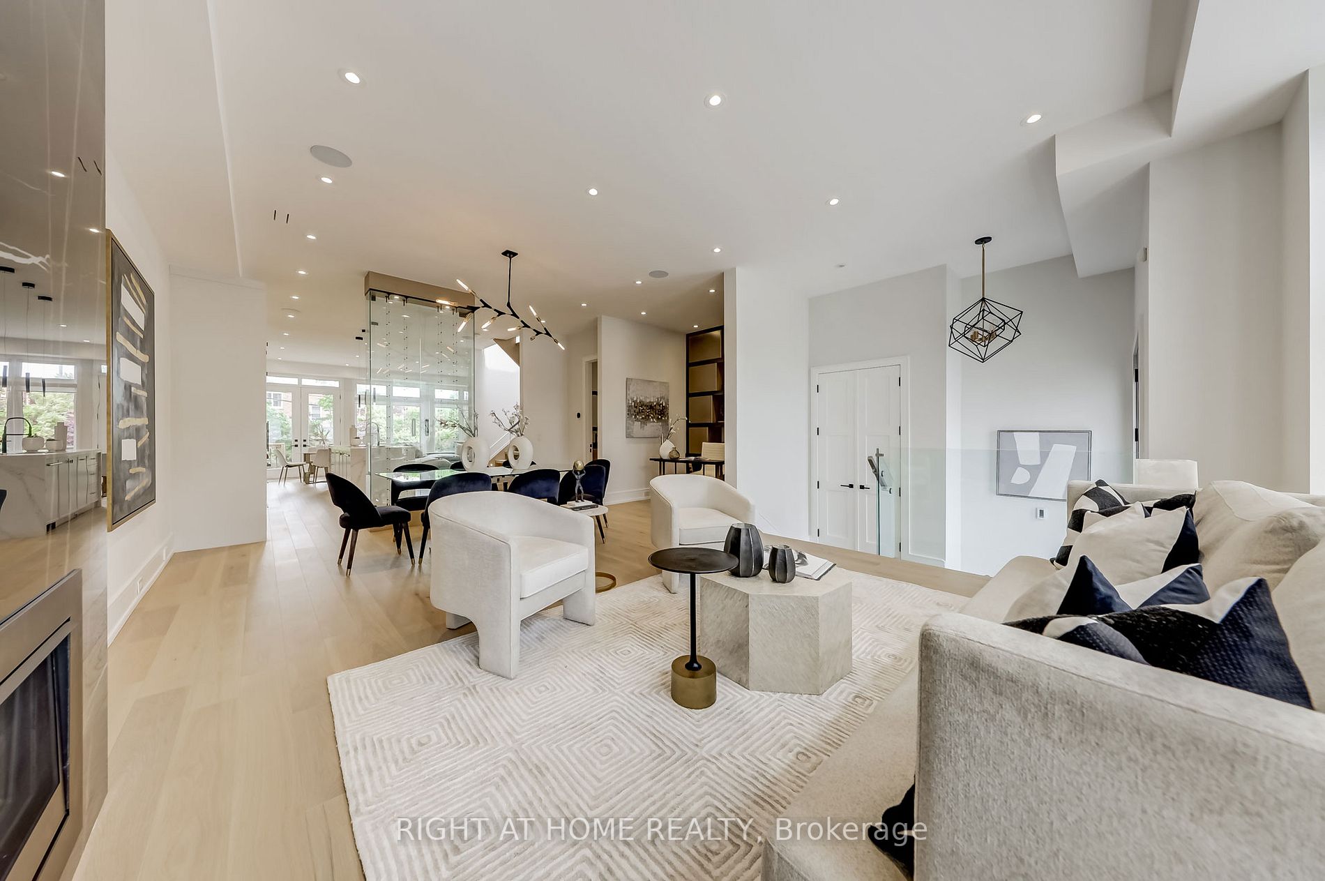 102 Parklea Dr