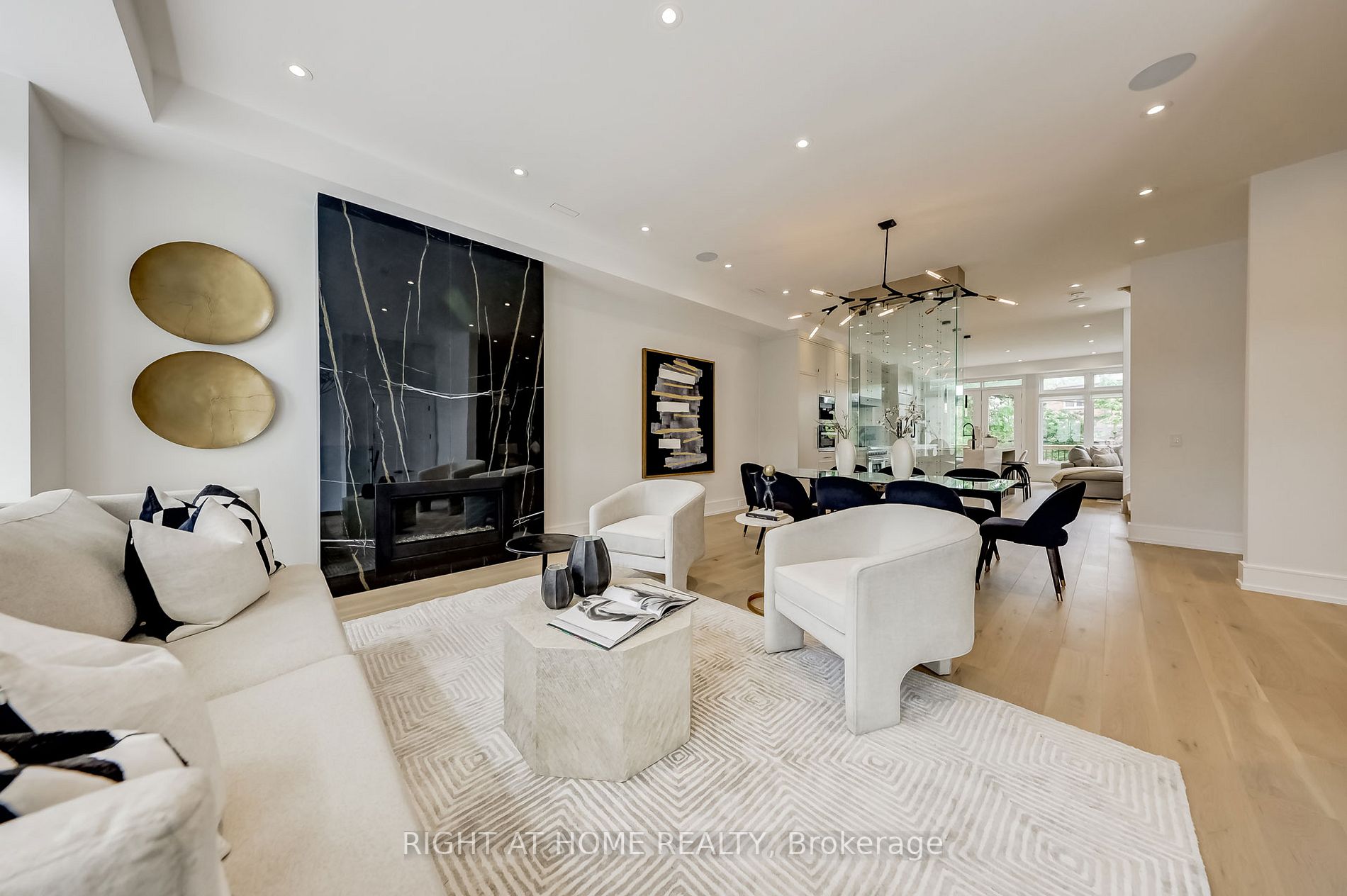 102 Parklea Dr