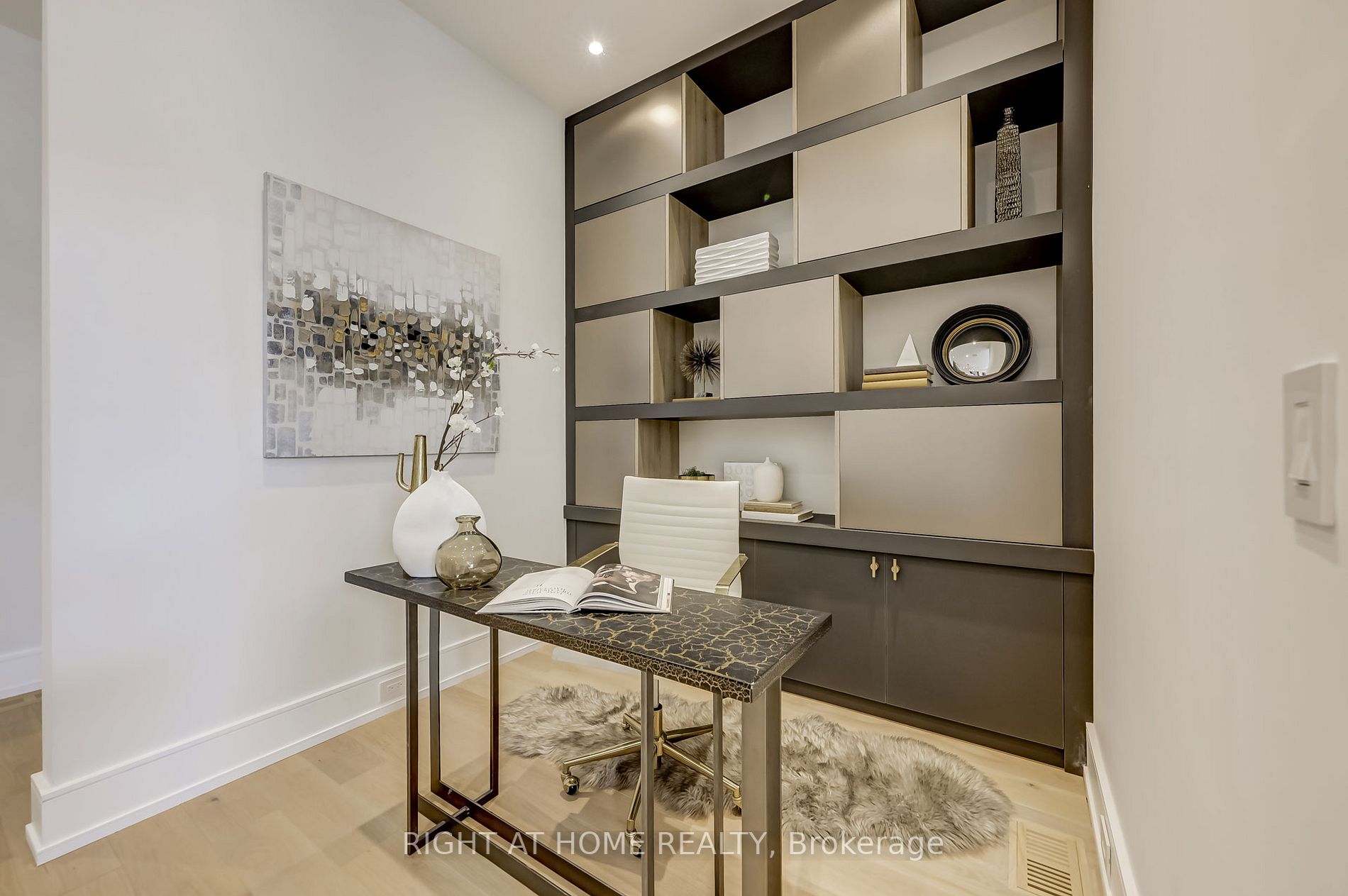 102 Parklea Dr