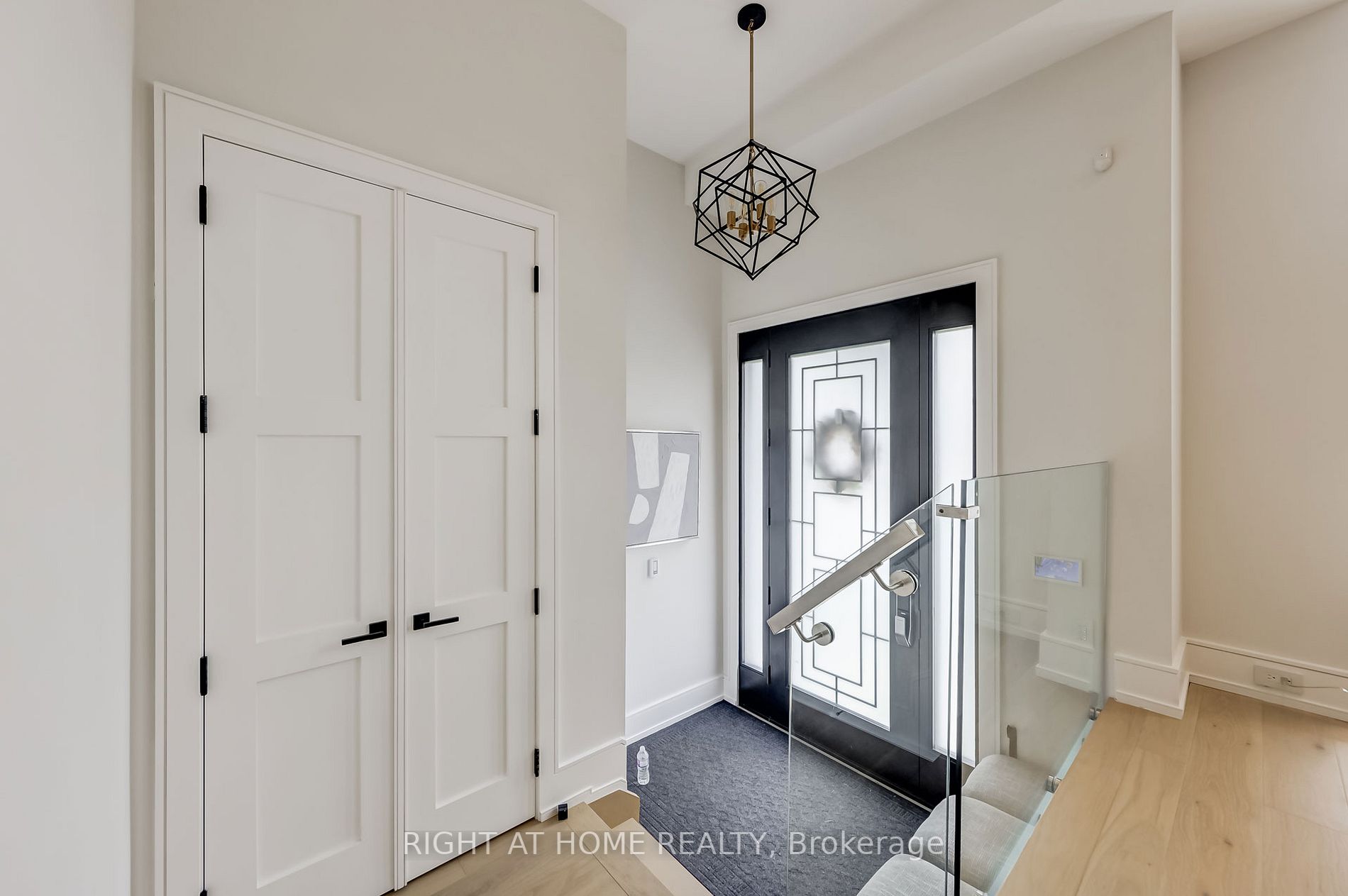 102 Parklea Dr