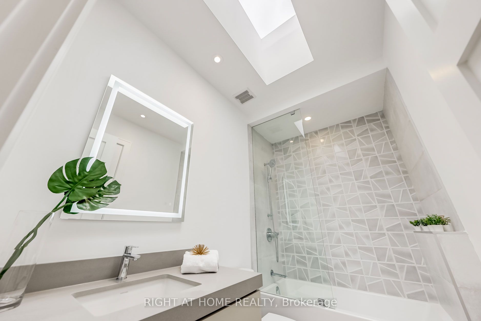 102 Parklea Dr