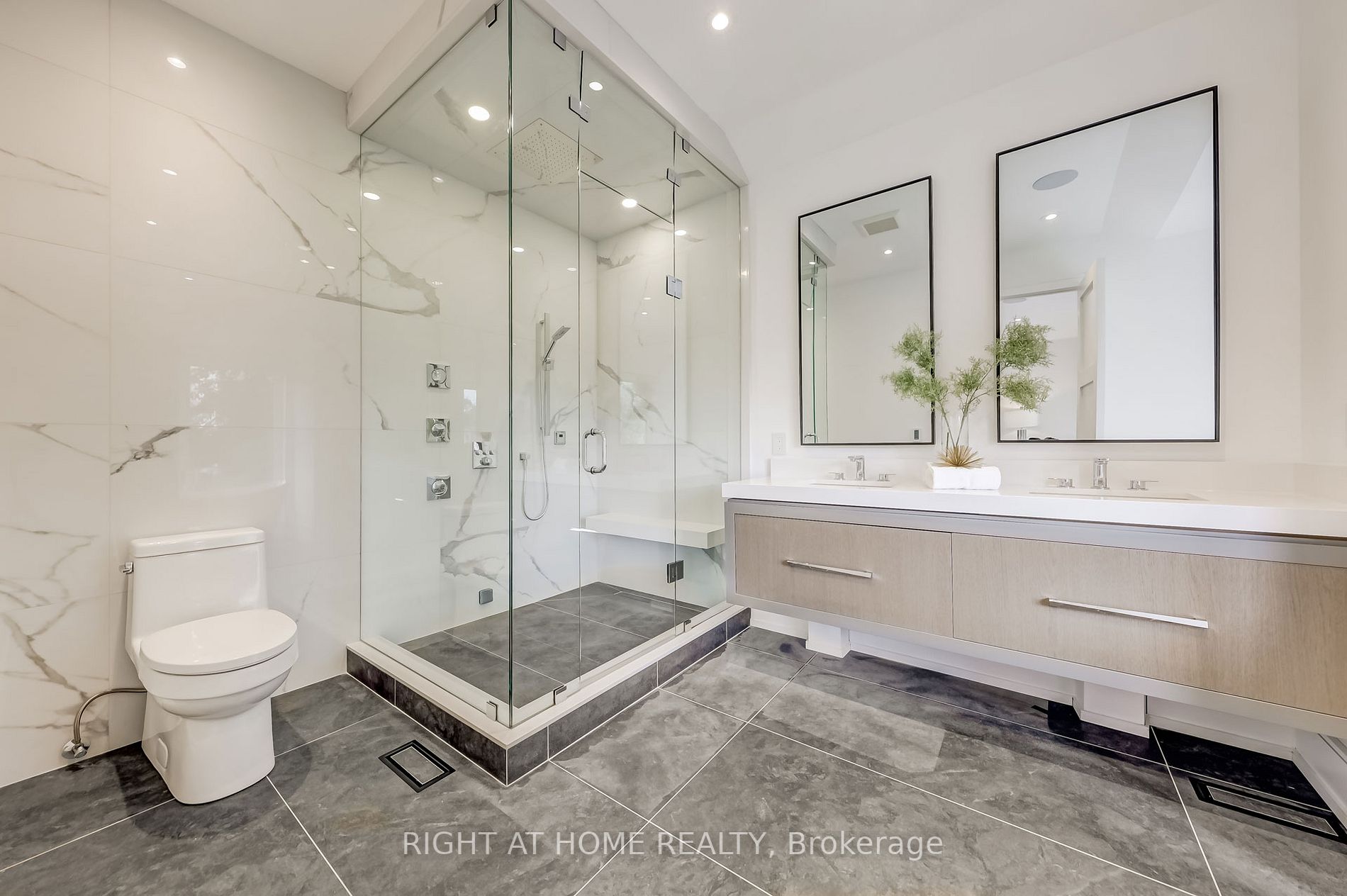 102 Parklea Dr
