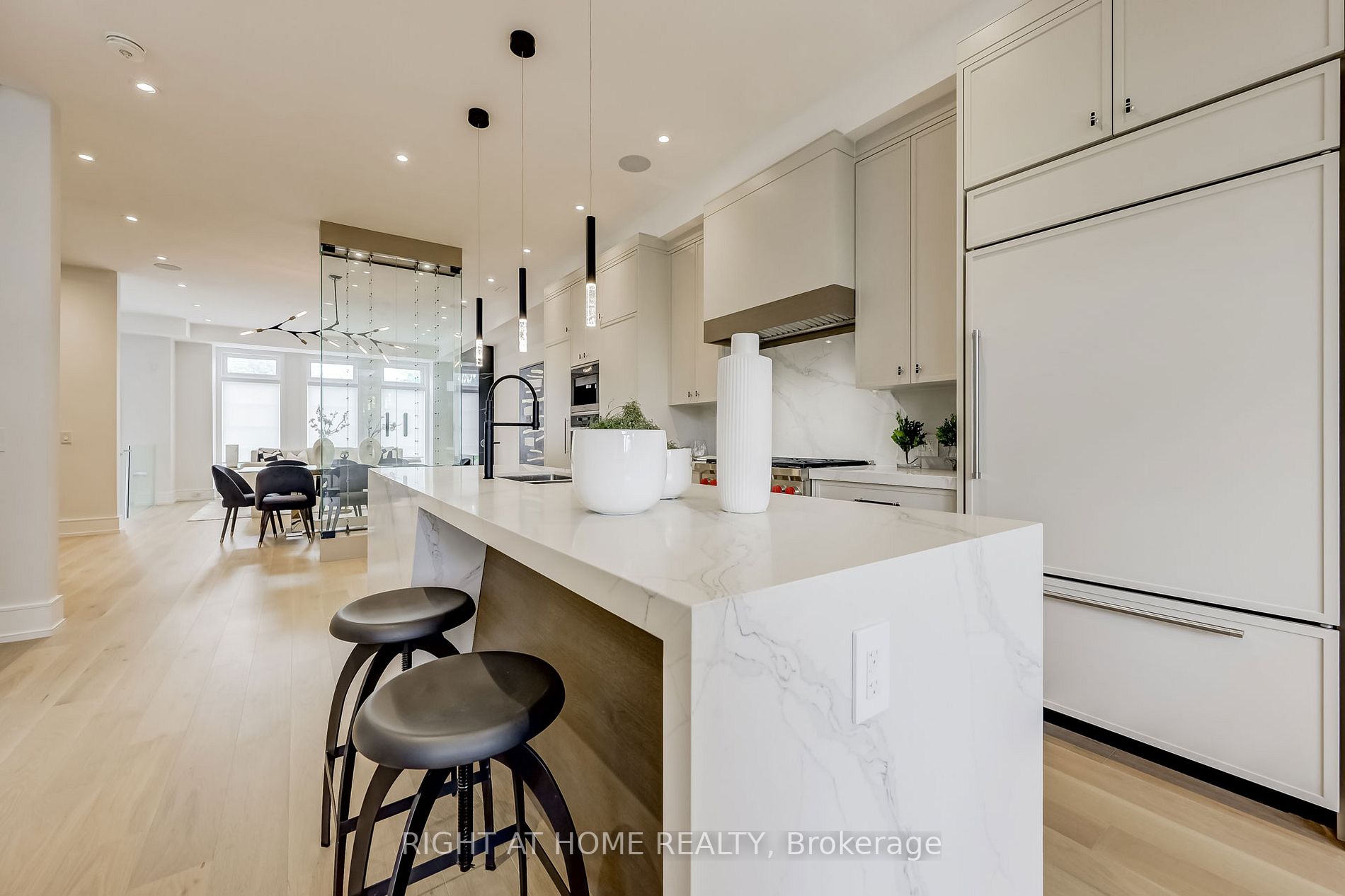 102 Parklea Dr
