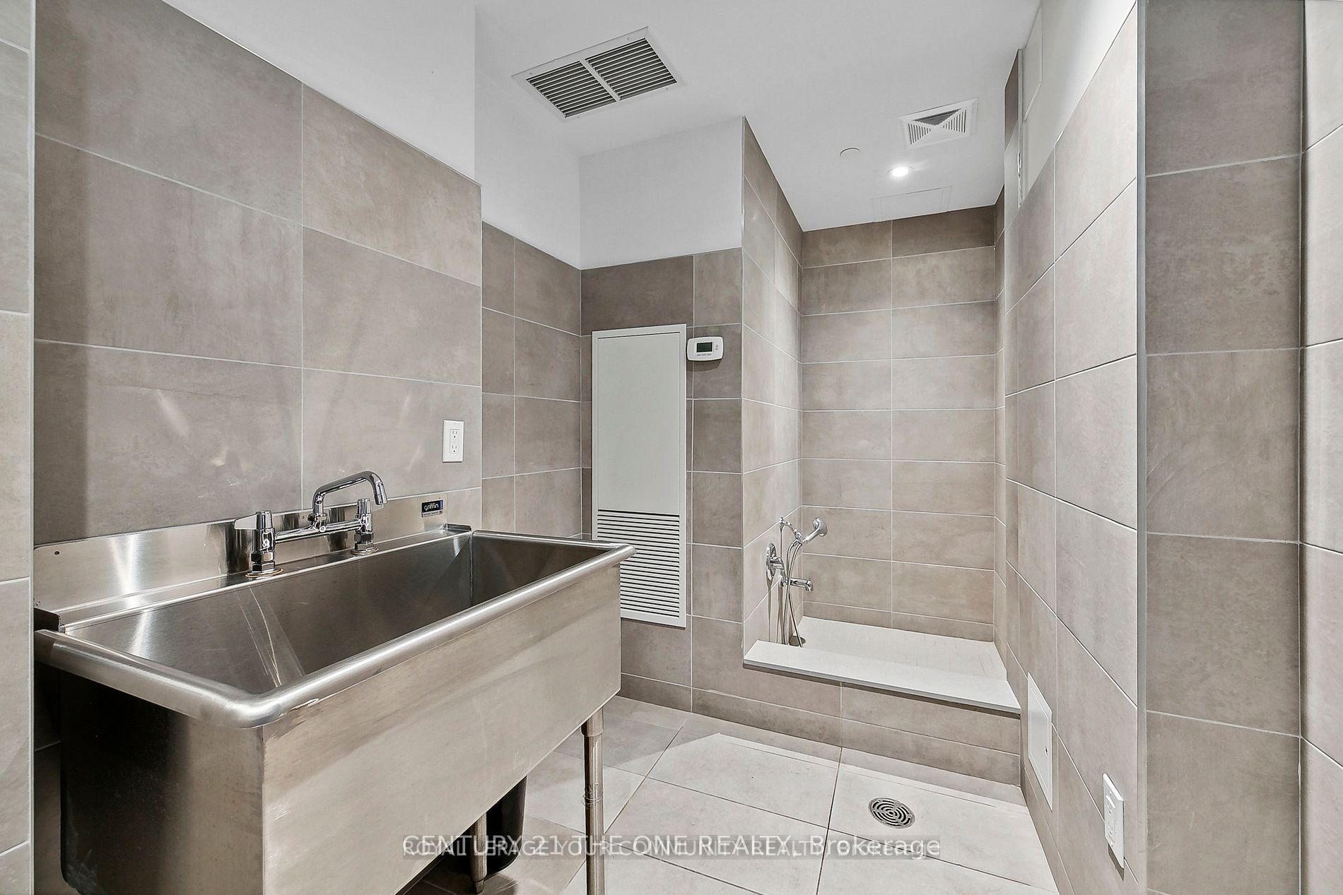158 front Street E #816