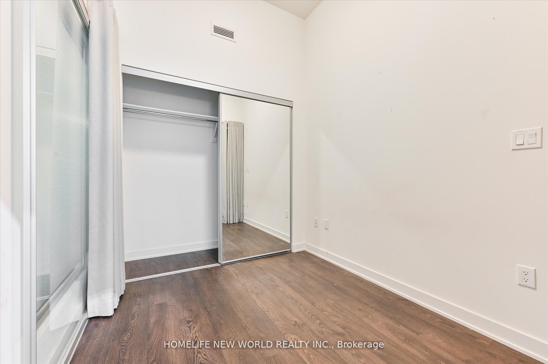 27 Bathurst Street, #217W