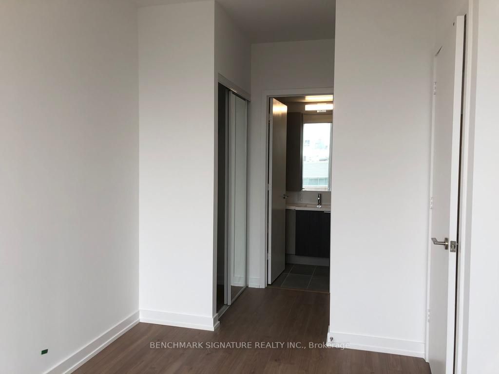 203 College St, #606