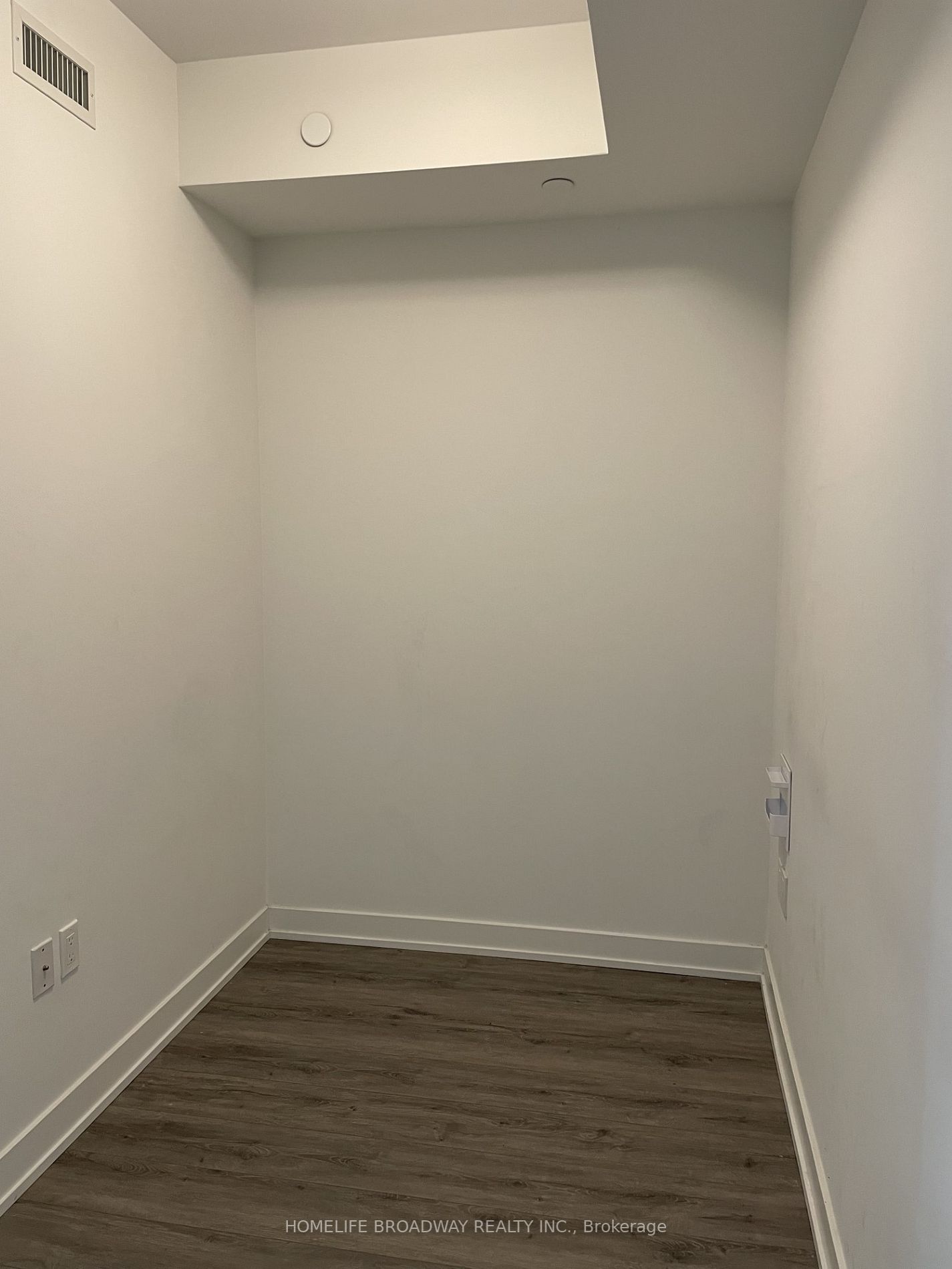15 Queens Quay E, #210