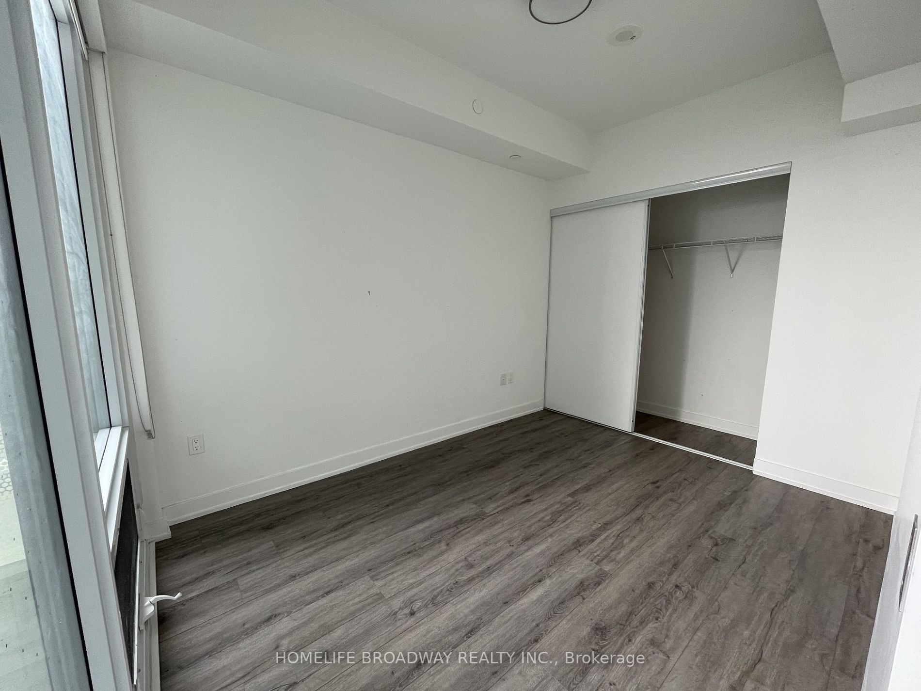 15 Queens Quay E, #210