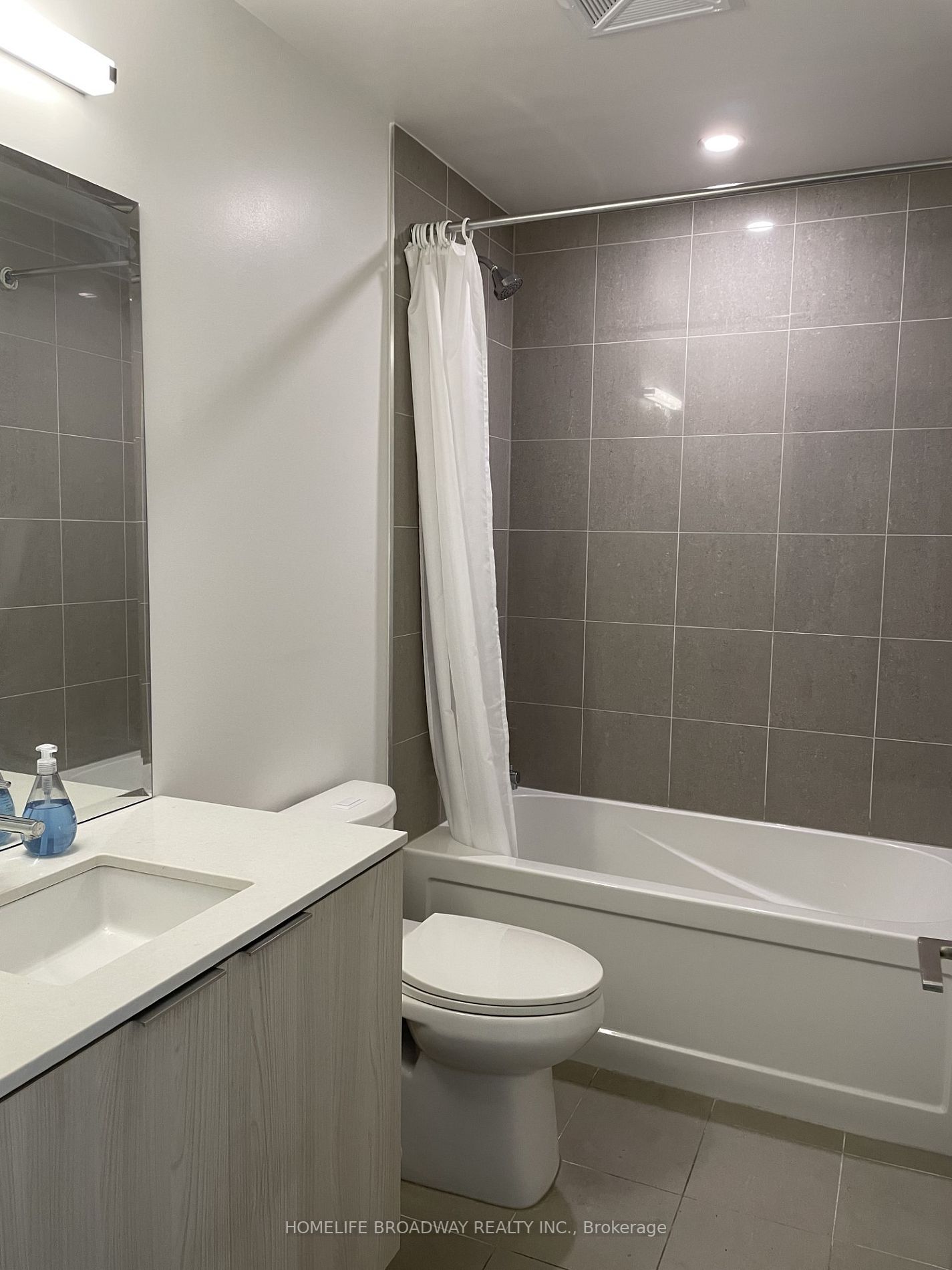 15 Queens Quay E, #210