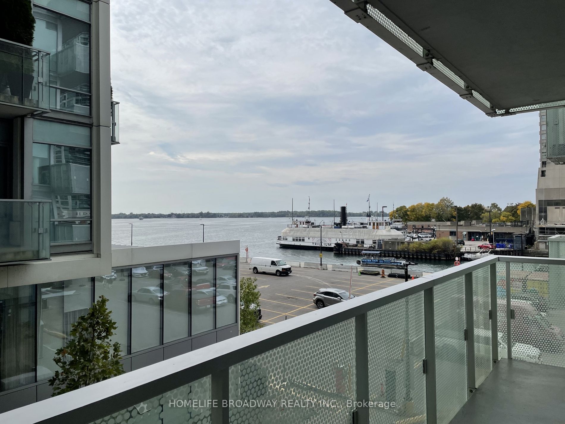 15 Queens Quay E, #210