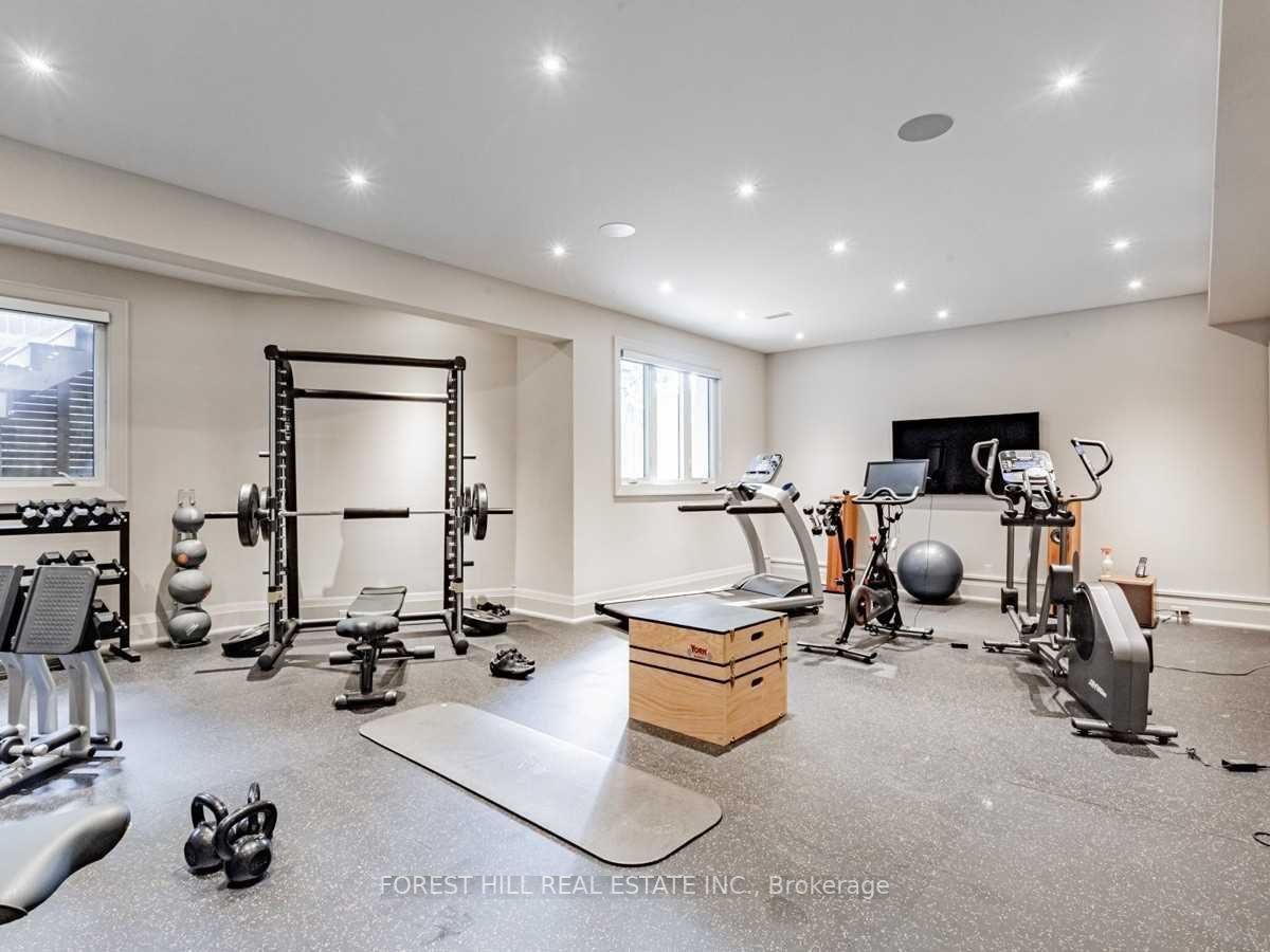 15 Vesta Dr
