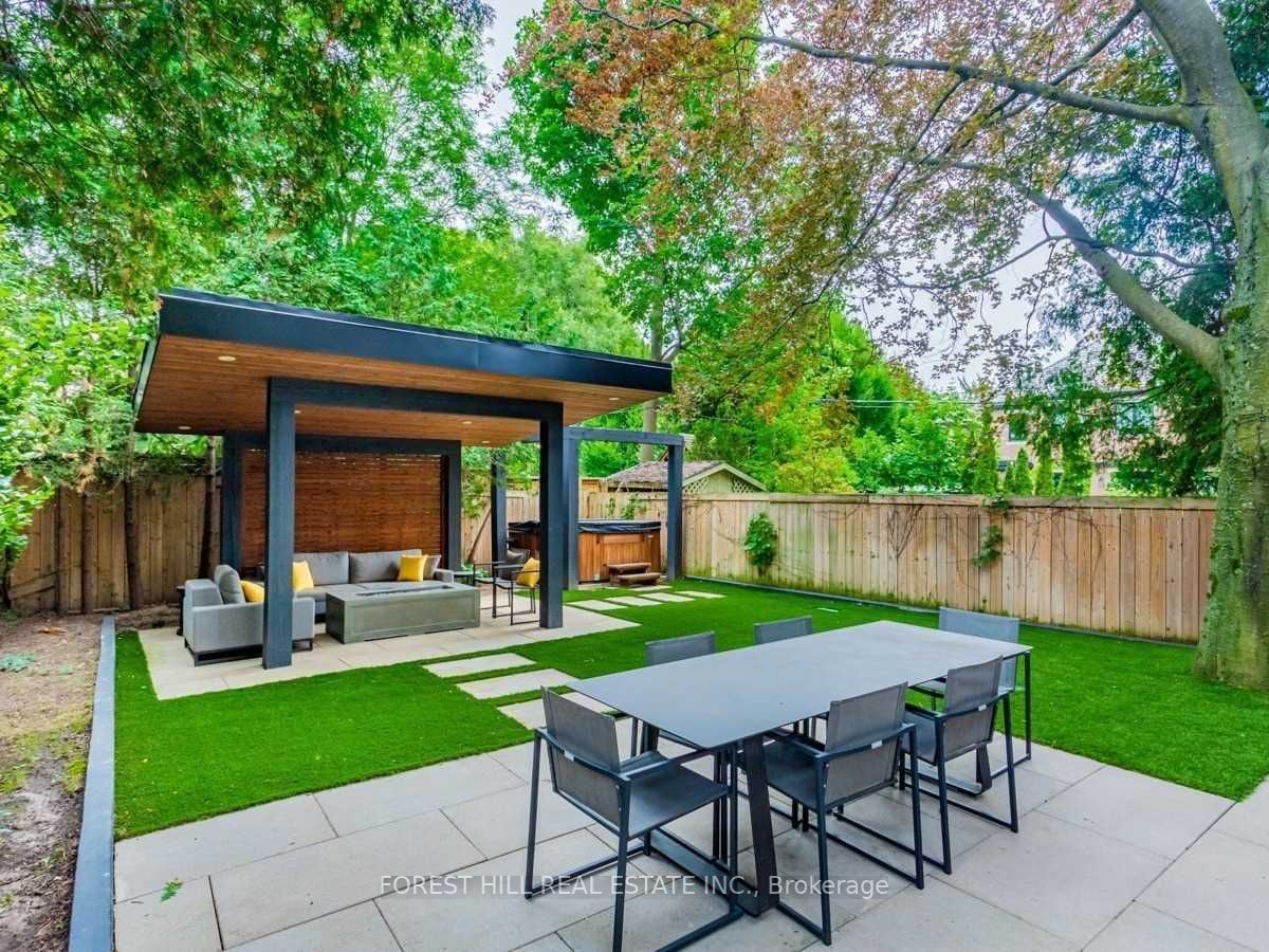 15 Vesta Dr