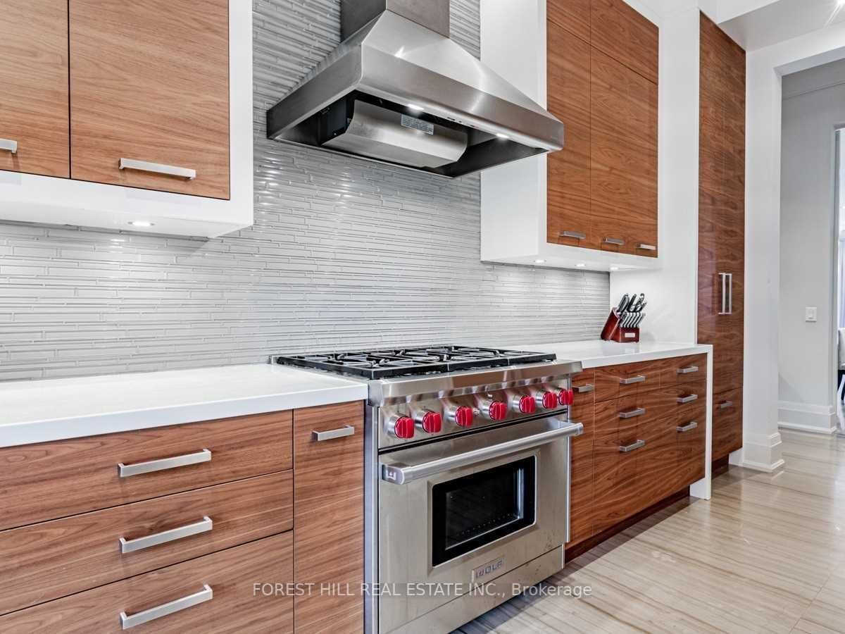 15 Vesta Dr