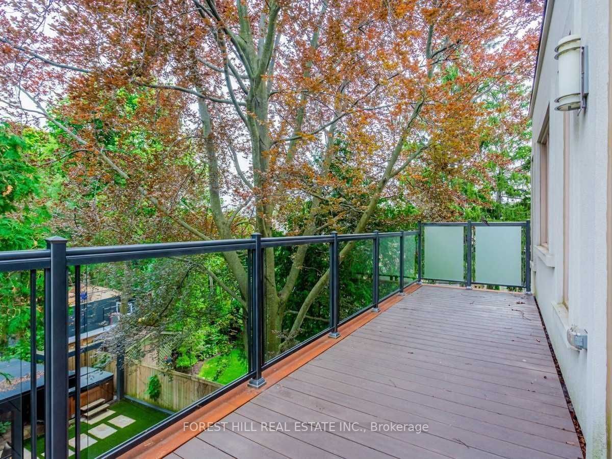 15 Vesta Dr