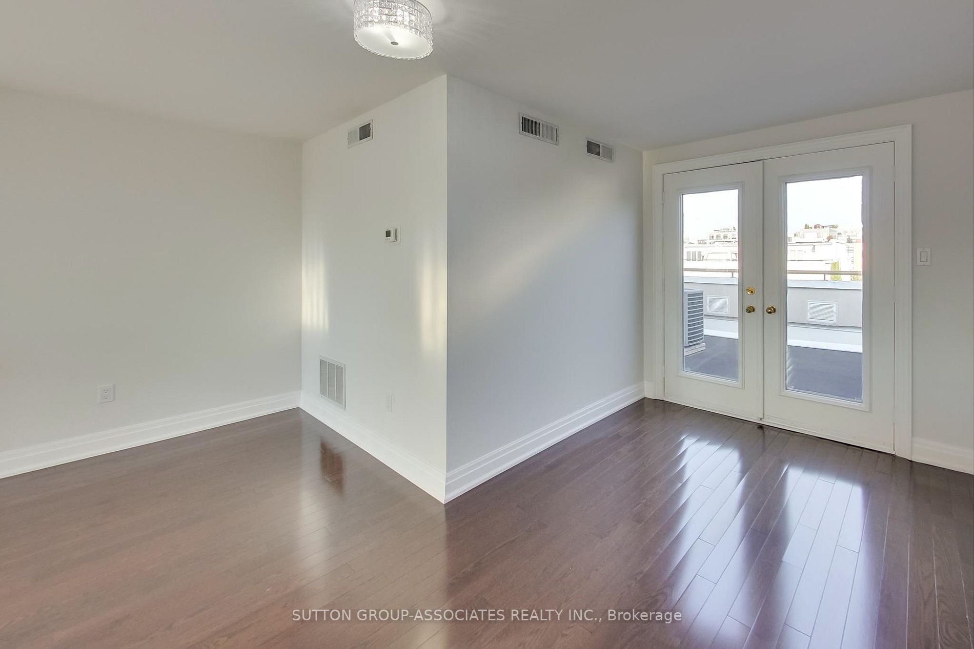 211 Walmer Rd