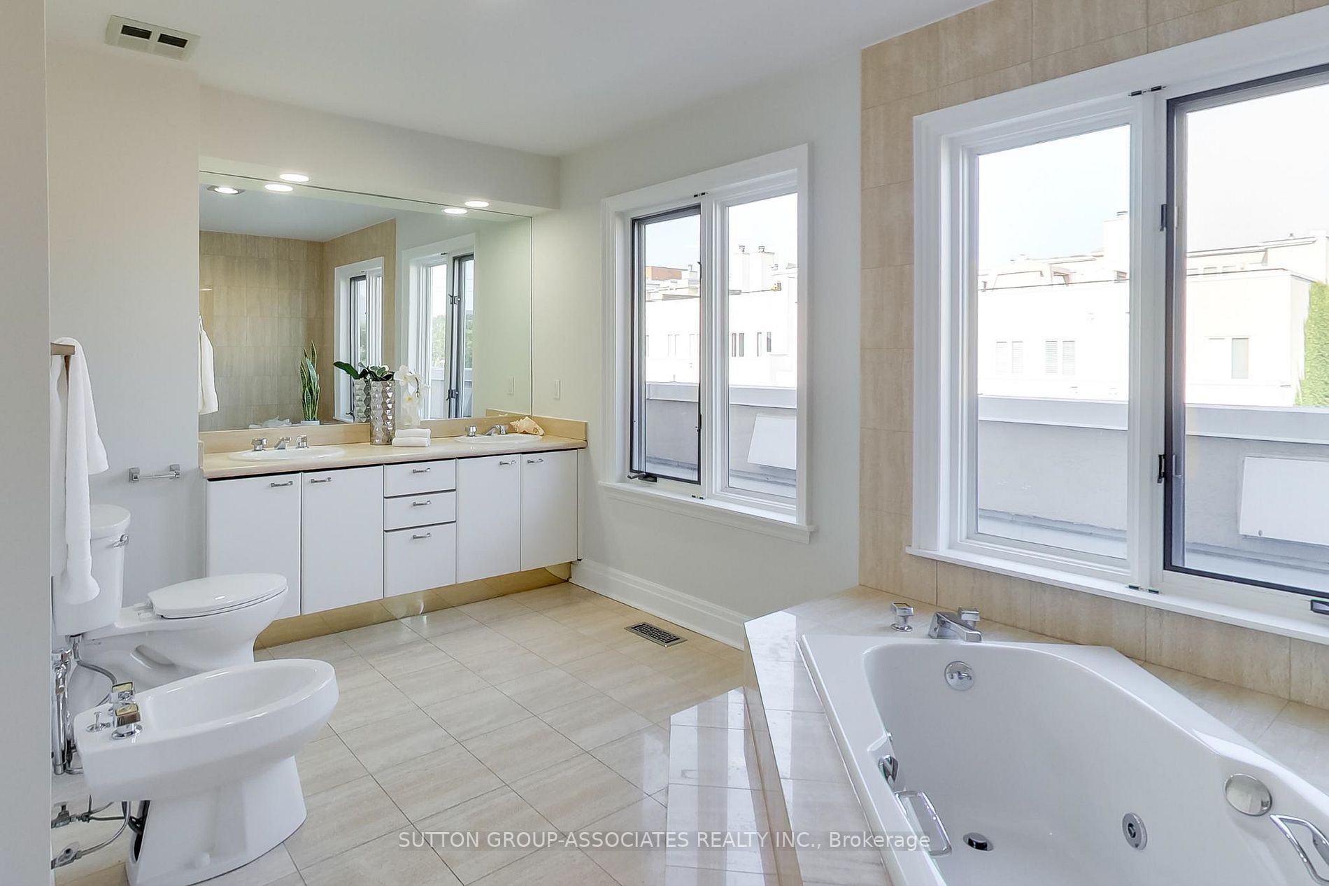 211 Walmer Rd