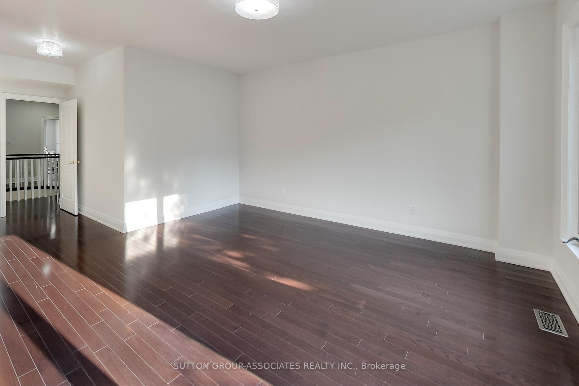 211 Walmer Rd